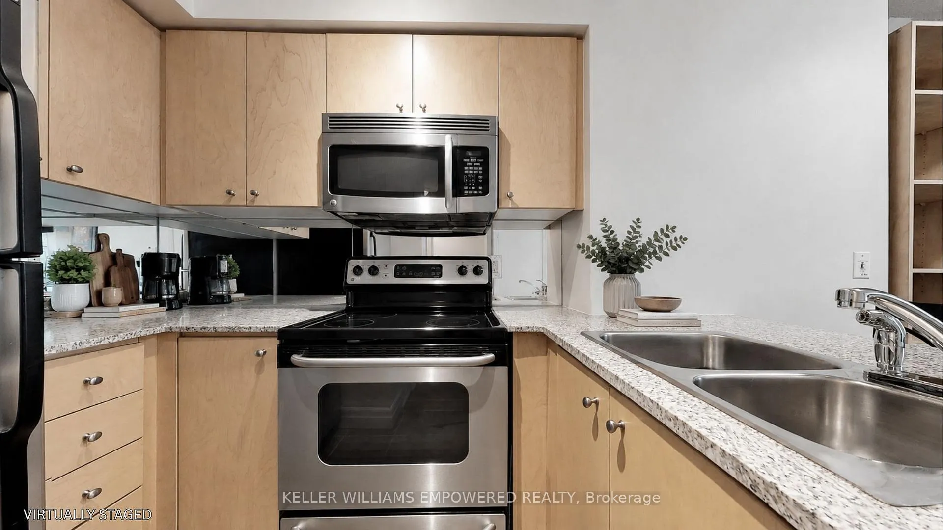 Photo 13 of Unit 311, 8 Scollard Street, Toronto, The Annex — HOMEH
