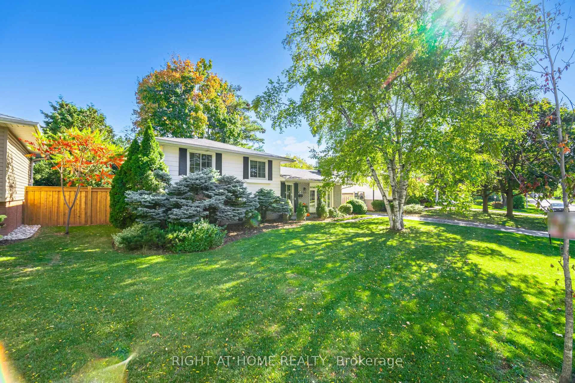 Photo 3 of 5188 Cherryhill Crescent, Burlington, Appleby — HOMEH