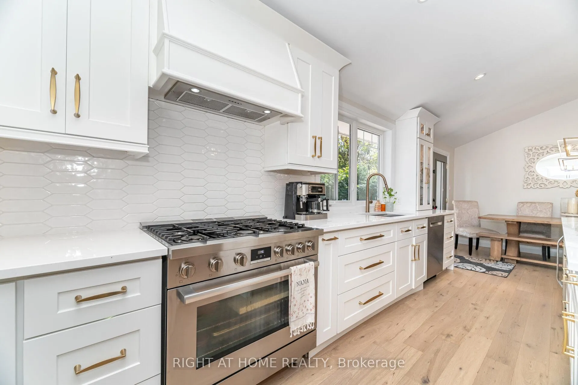 Photo 15 of 5188 Cherryhill Crescent, Burlington, Appleby — HOMEH