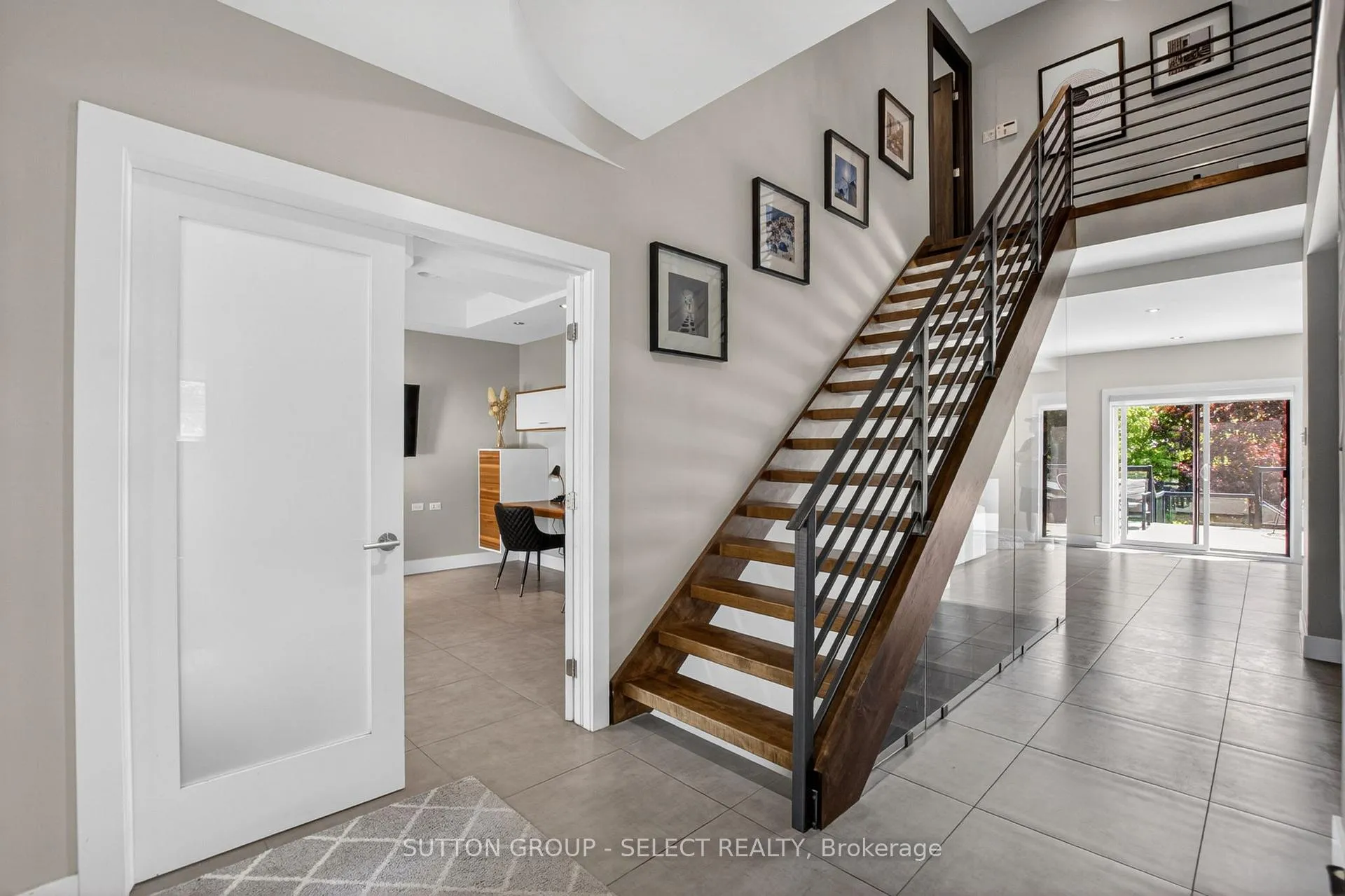 Photo 3 of 972 Guildwood Boulevard, London, North M — HOMEH