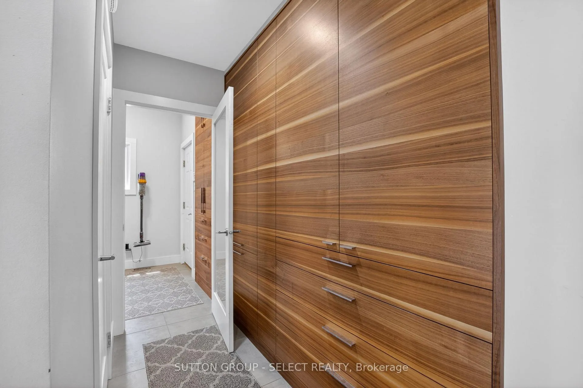 Photo 6 of 972 Guildwood Boulevard, London, North M — HOMEH