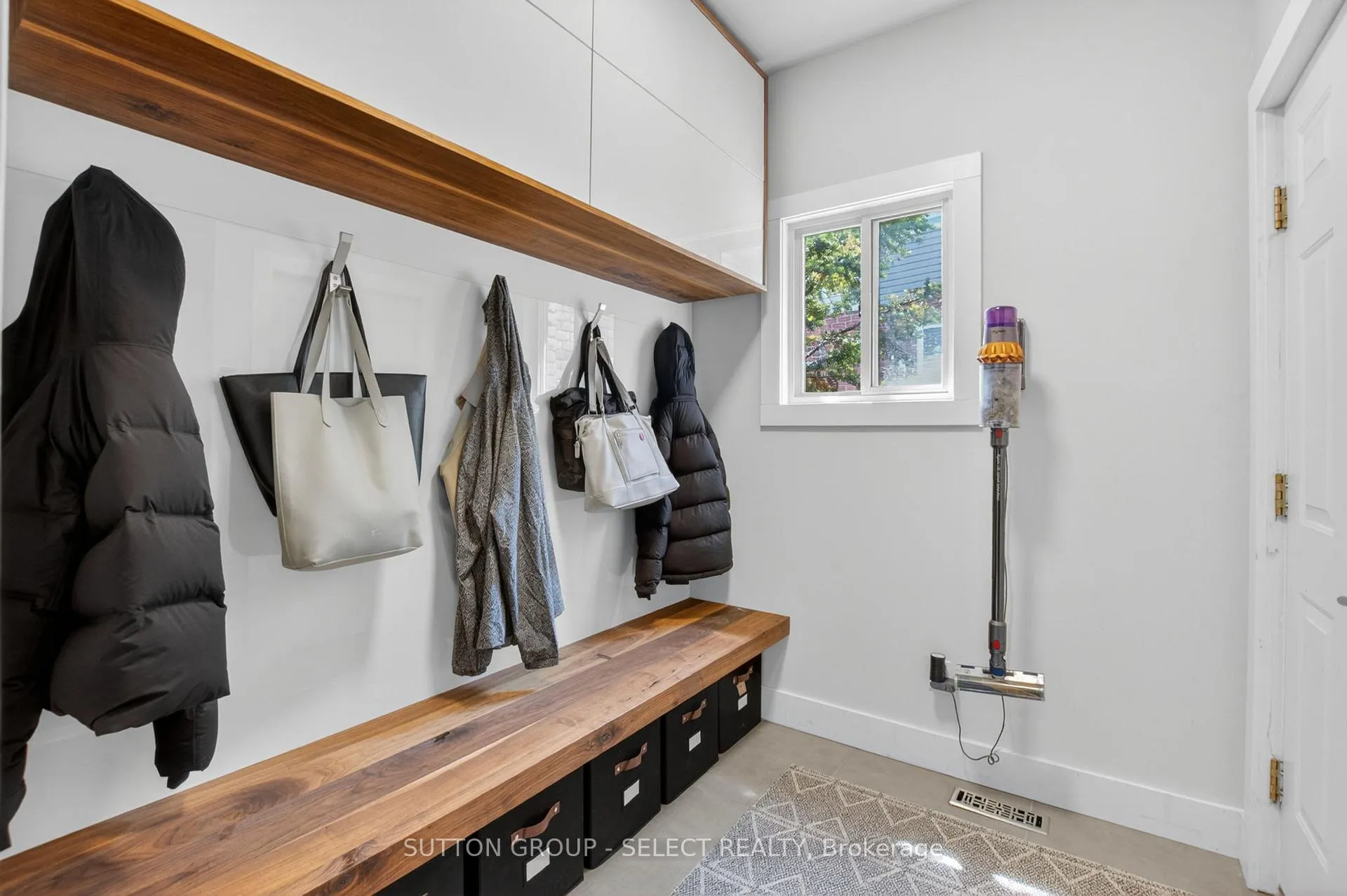 Photo 7 of 972 Guildwood Boulevard, London, North M — HOMEH