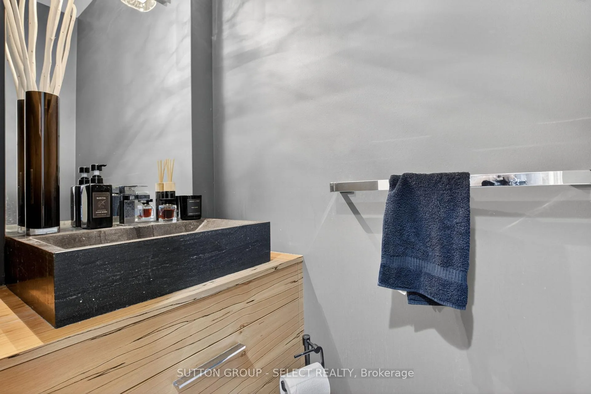 Photo 8 of 972 Guildwood Boulevard, London, North M — HOMEH