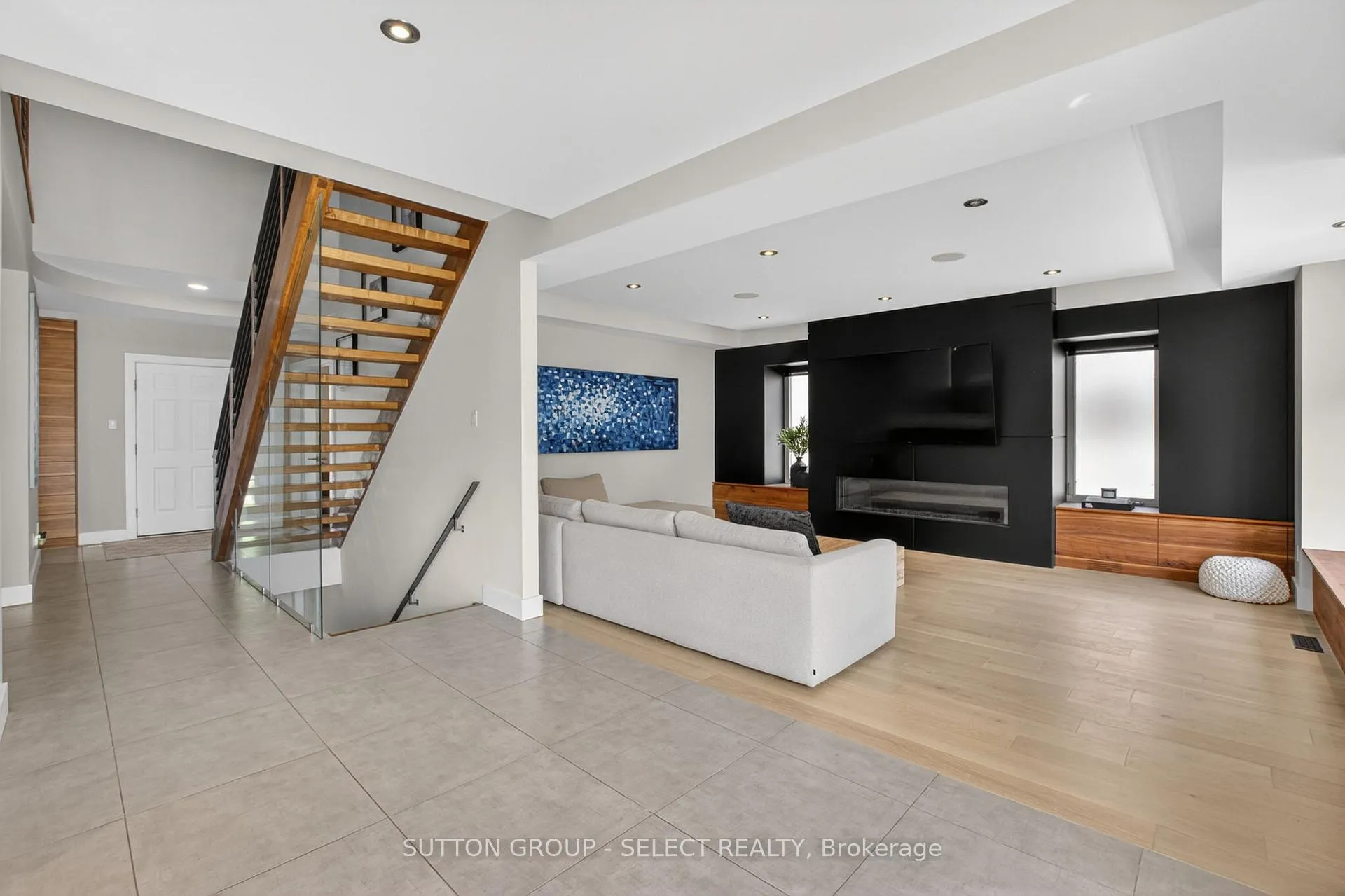 Photo 12 of 972 Guildwood Boulevard, London, North M — HOMEH