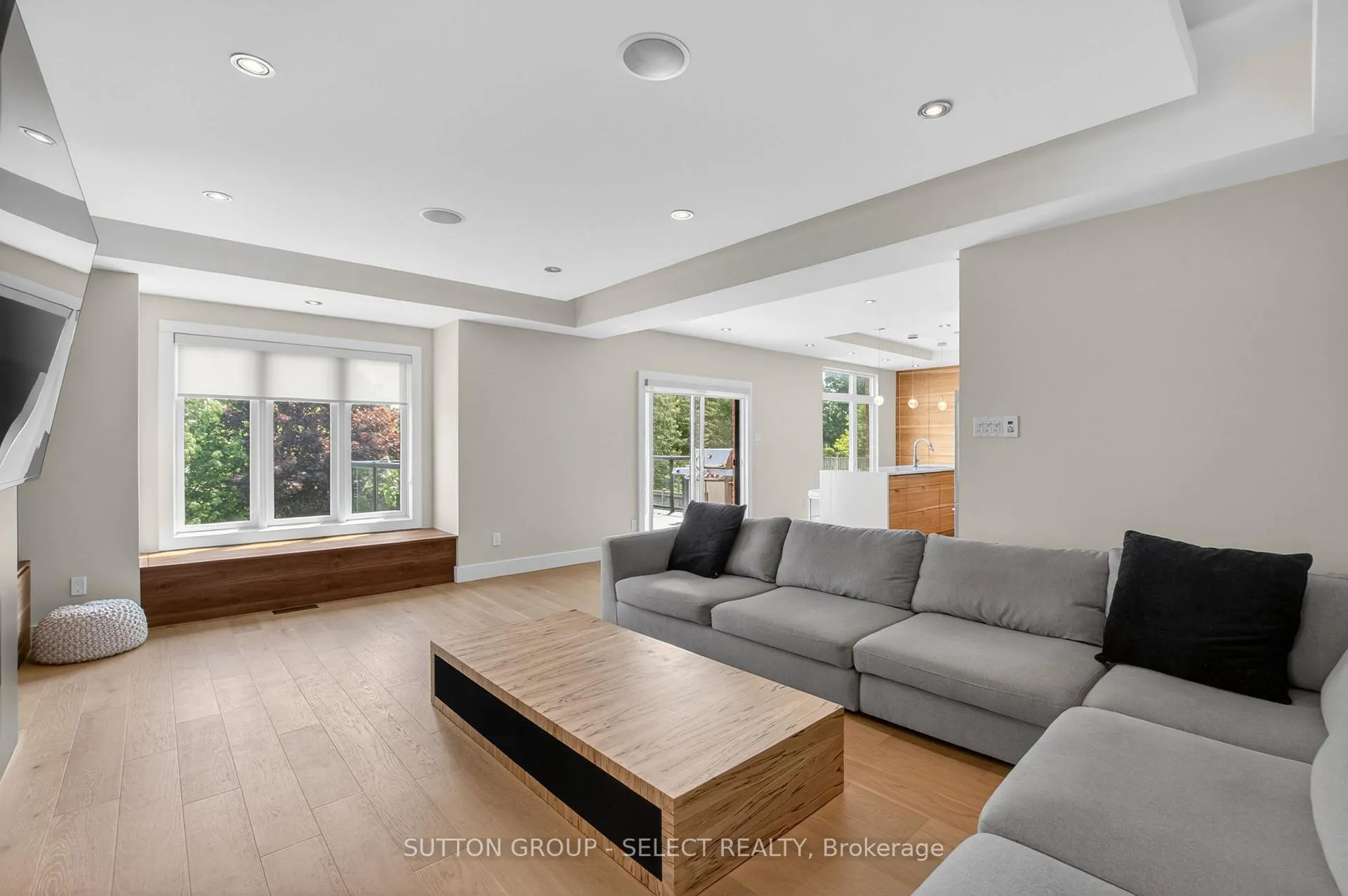 Photo 14 of 972 Guildwood Boulevard, London, North M — HOMEH