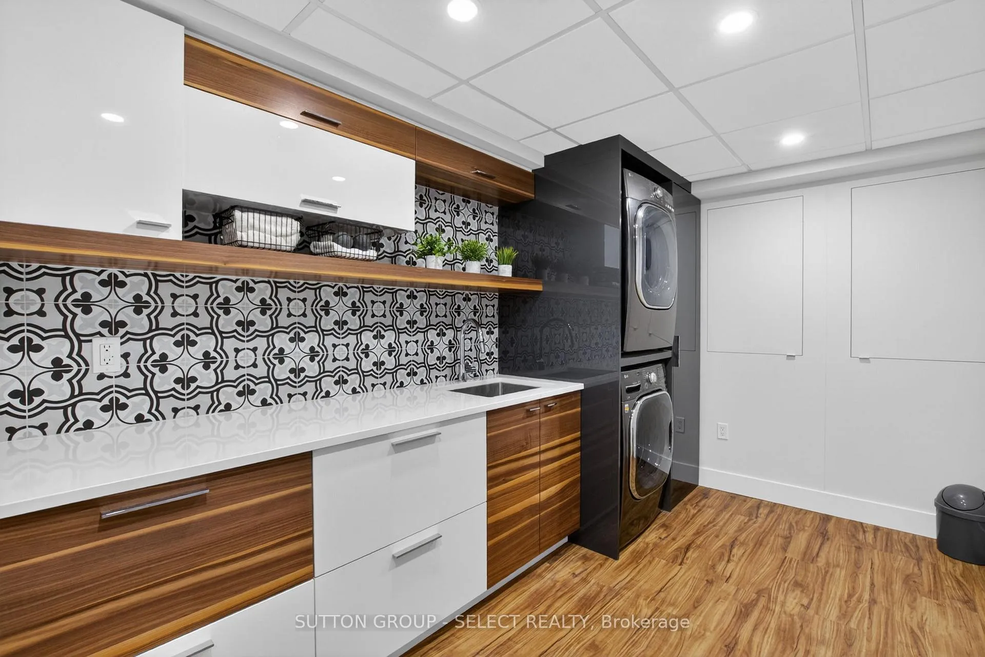Photo 17 of 972 Guildwood Boulevard, London, North M — HOMEH