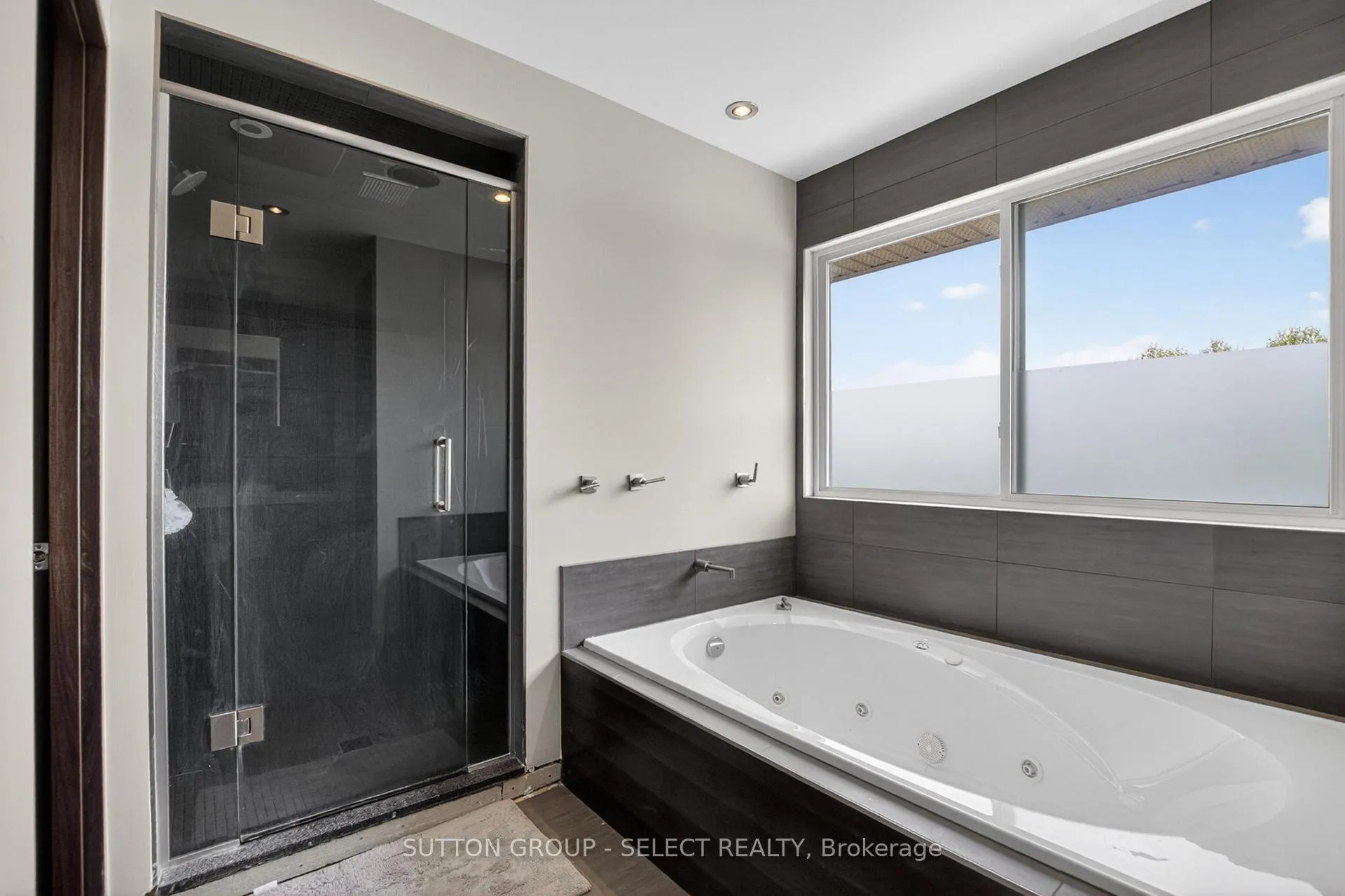 Photo 22 of 972 Guildwood Boulevard, London, North M — HOMEH