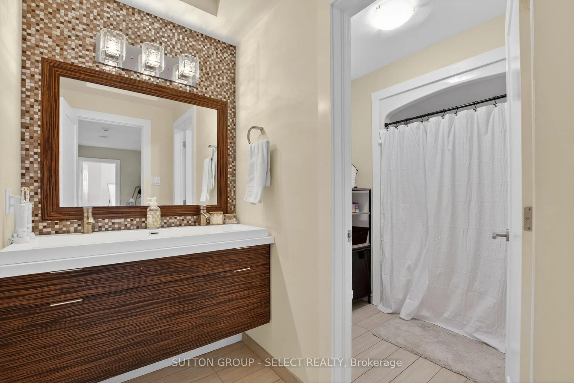 Photo 27 of 972 Guildwood Boulevard, London, North M — HOMEH