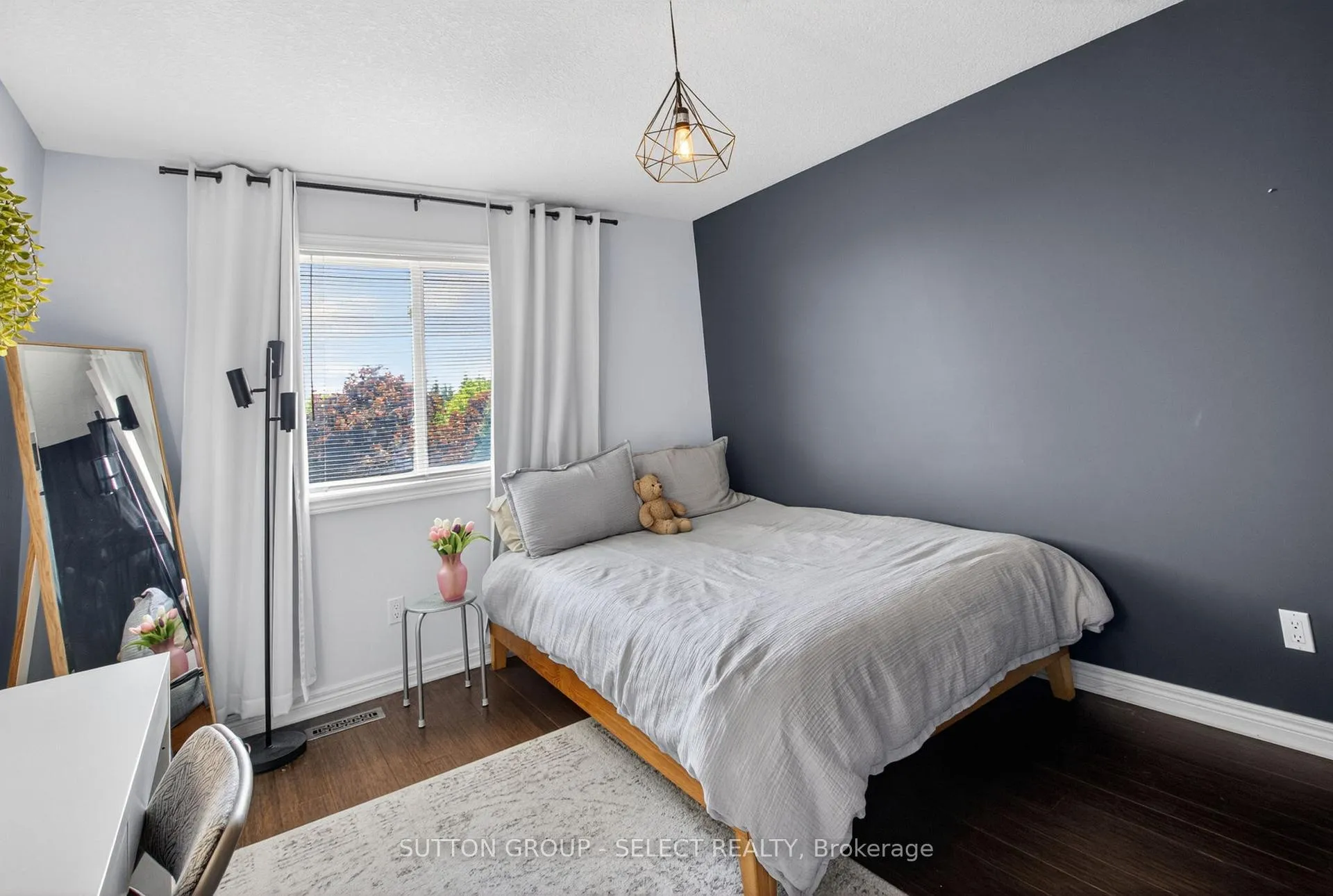 Photo 28 of 972 Guildwood Boulevard, London, North M — HOMEH