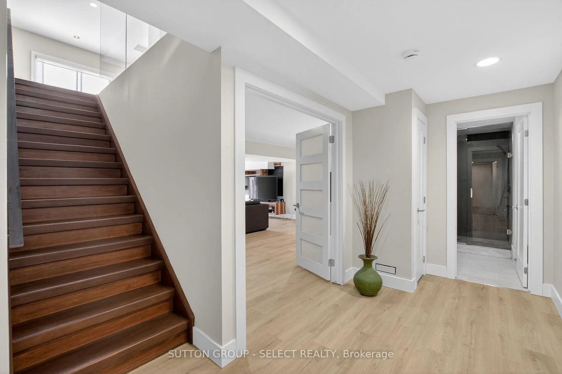 Photo 30 of 972 Guildwood Boulevard, London, North M — HOMEH