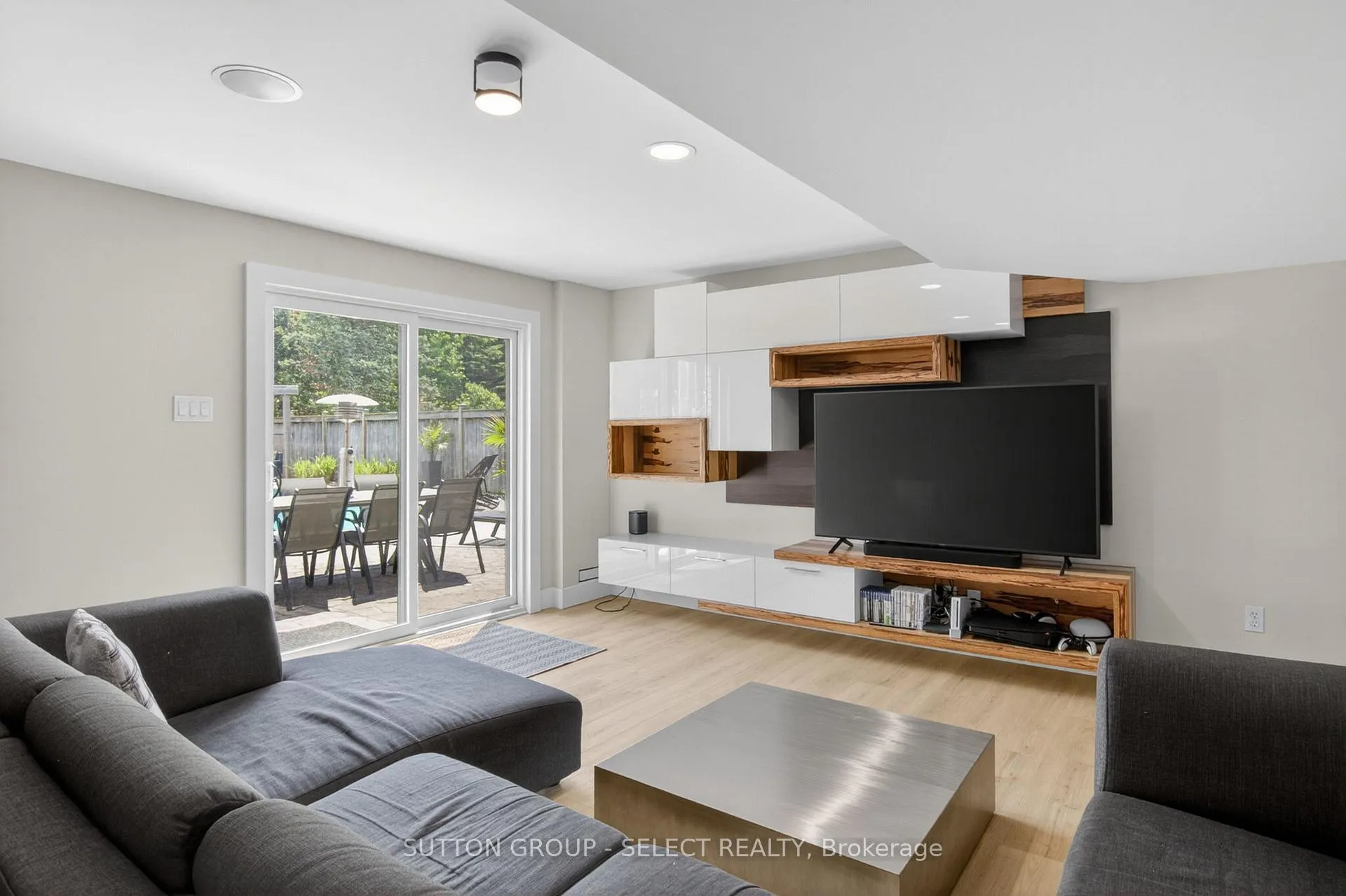Photo 36 of 972 Guildwood Boulevard, London, North M — HOMEH