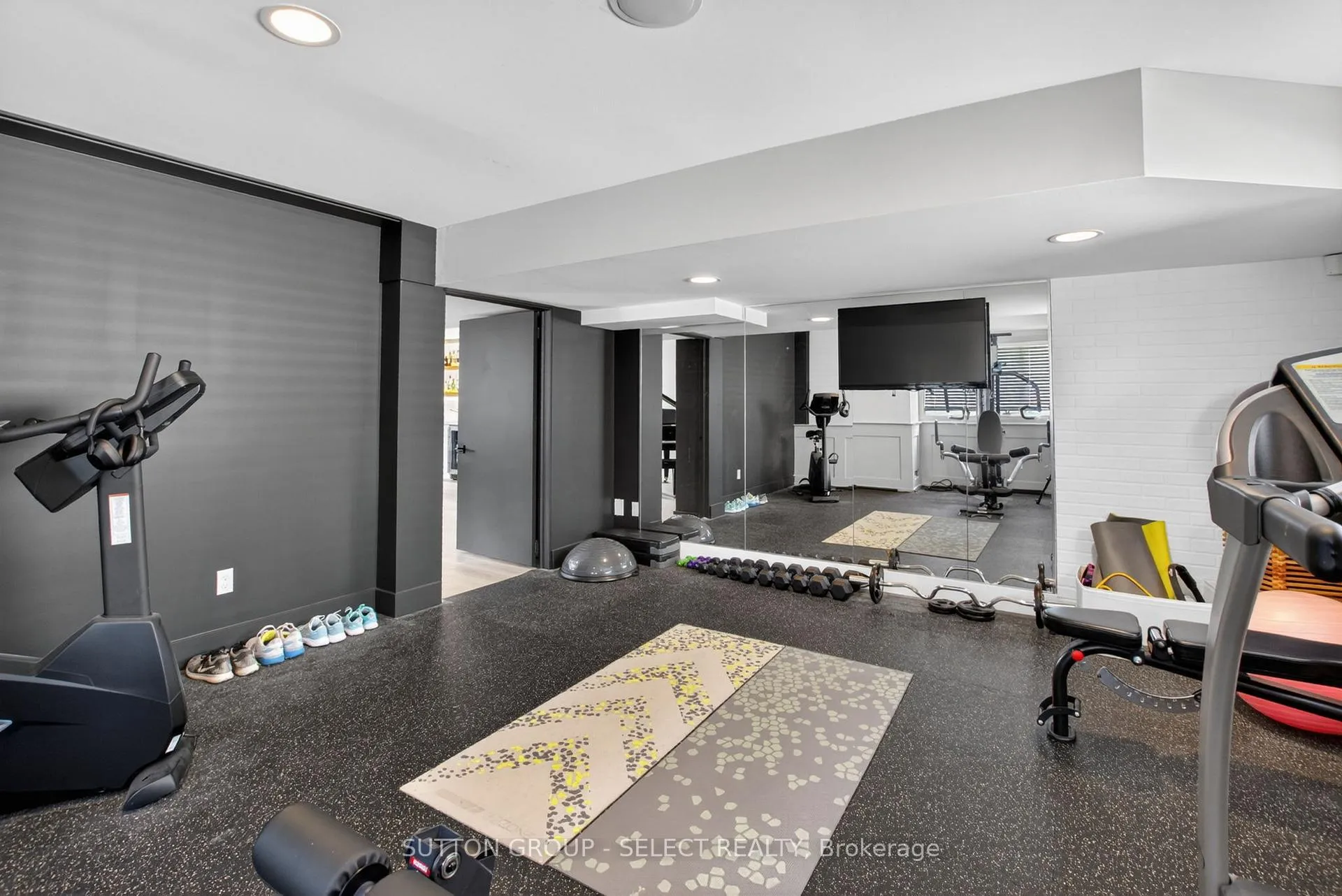 Photo 38 of 972 Guildwood Boulevard, London, North M — HOMEH