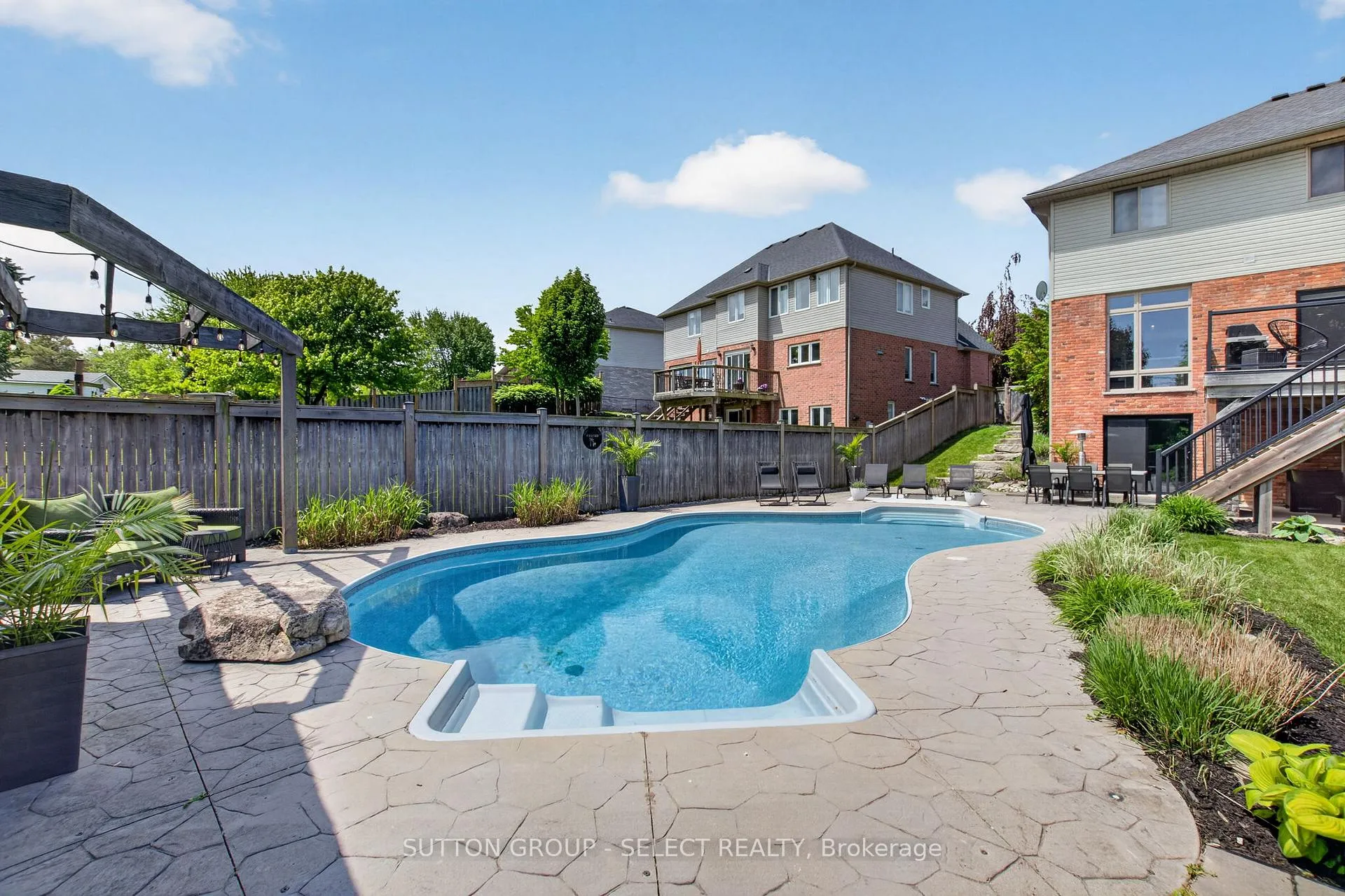 Photo 41 of 972 Guildwood Boulevard, London, North M — HOMEH