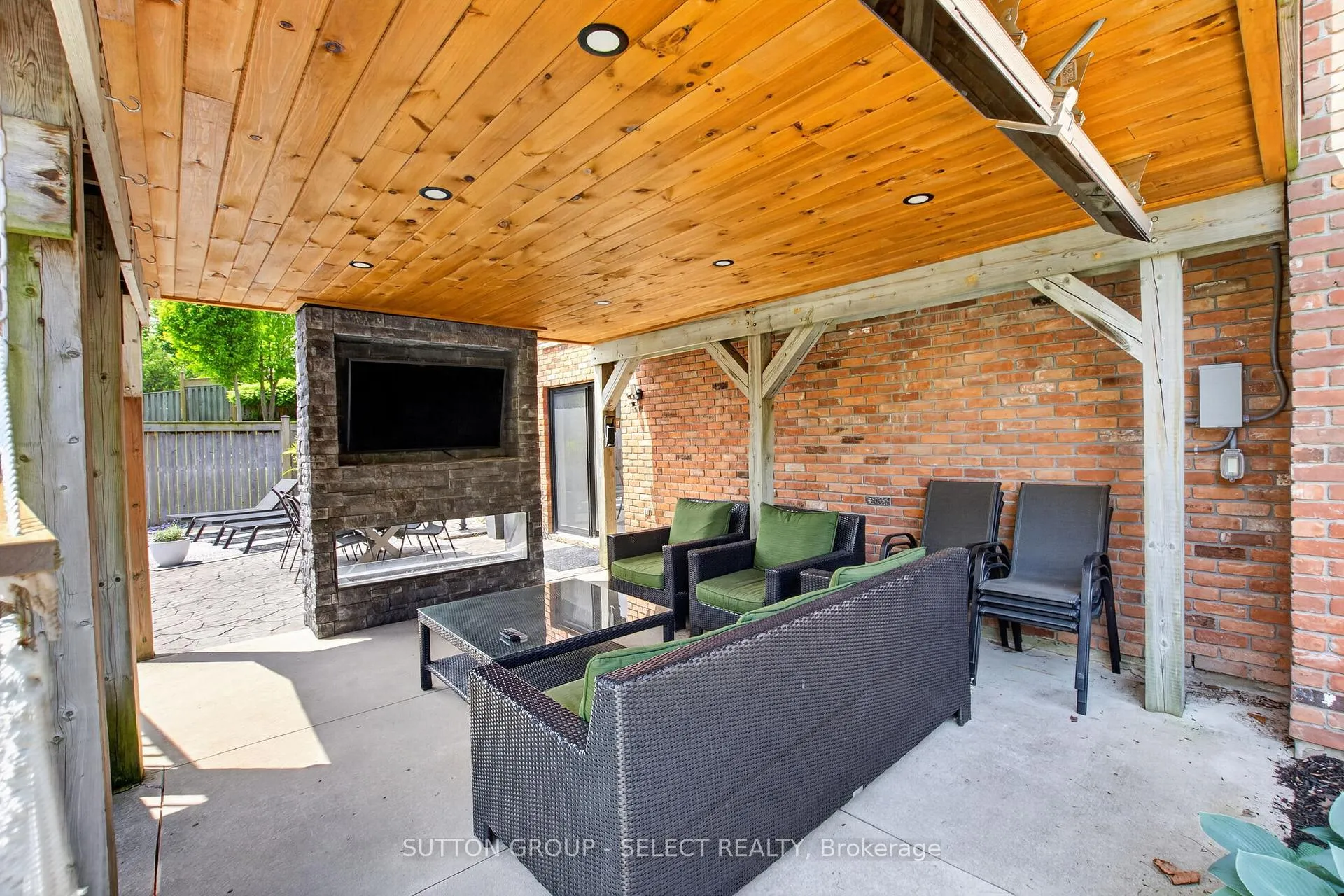 Photo 44 of 972 Guildwood Boulevard, London, North M — HOMEH