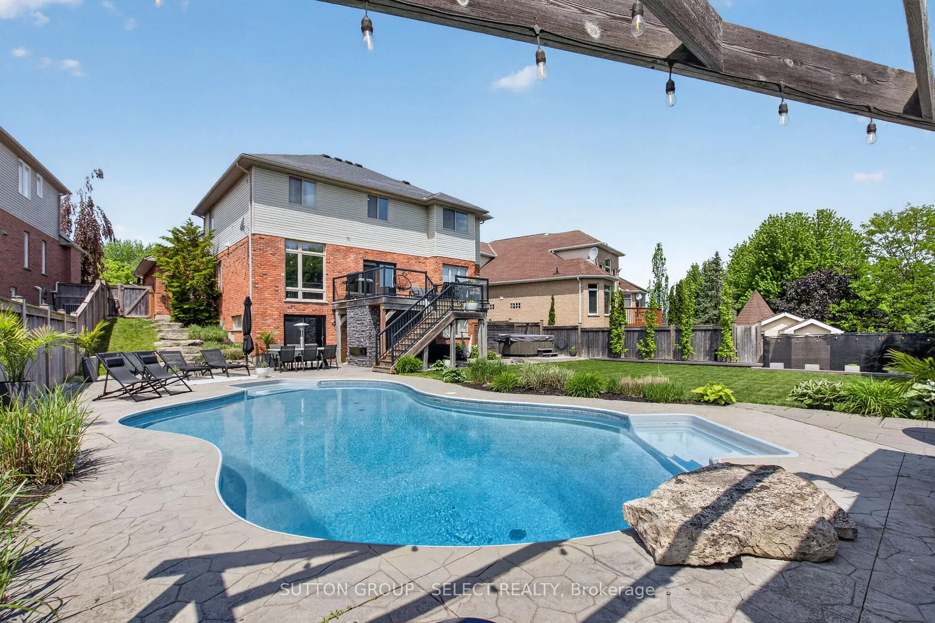 Photo 46 of 972 Guildwood Boulevard, London, North M — HOMEH