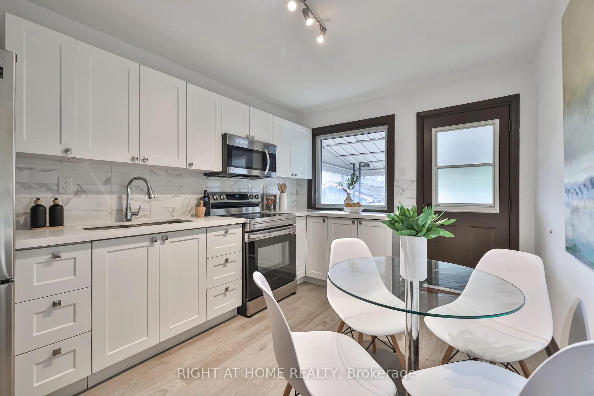 Photo 13 of 20 Winona Drive, Toronto, Wychwood — HOMEH