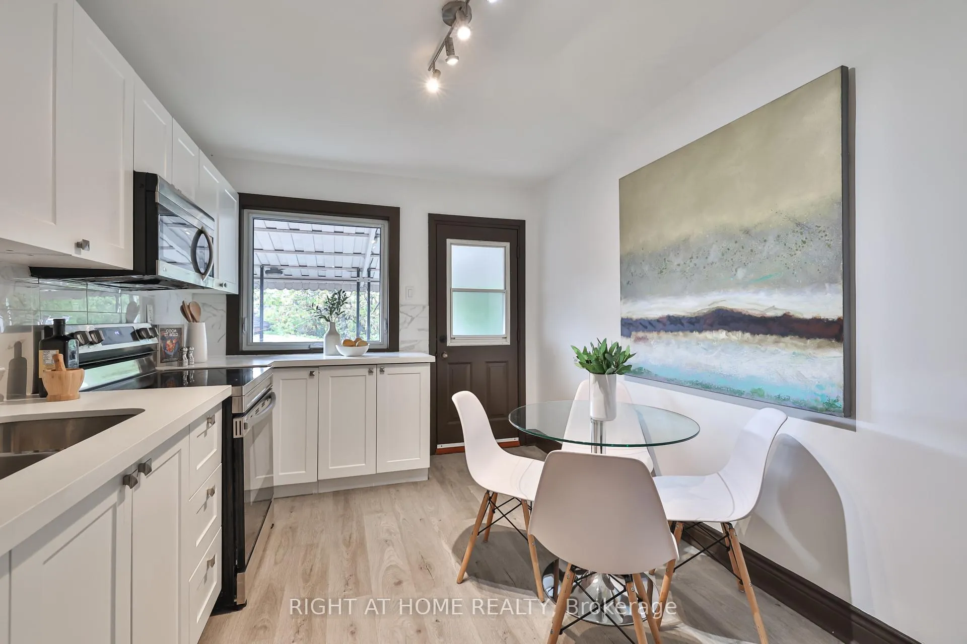 Photo 14 of 20 Winona Drive, Toronto, Wychwood — HOMEH