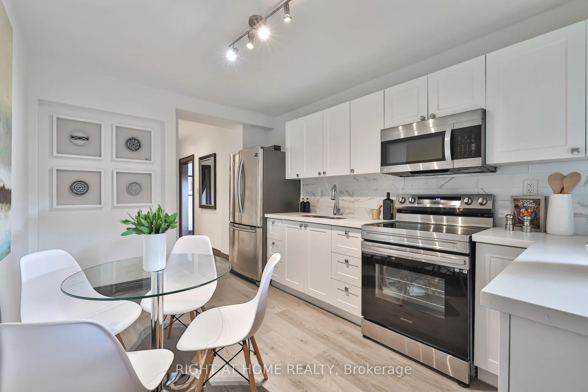 Photo 16 of 20 Winona Drive, Toronto, Wychwood — HOMEH