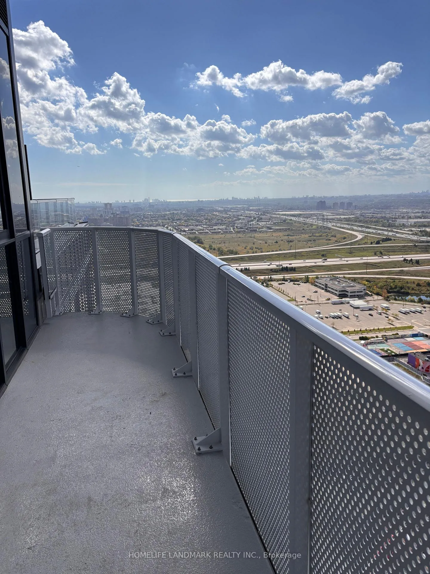 Photo 4 of Unit PH110, 28 Interchange Way, Vaughan, Vaughan Corporate Centre — HOMEH