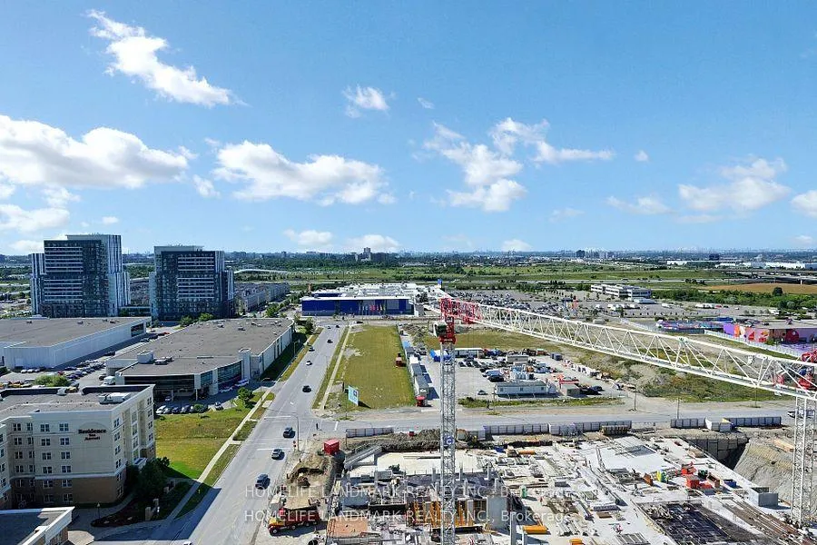 Photo 8 of Unit PH110, 28 Interchange Way, Vaughan, Vaughan Corporate Centre — HOMEH