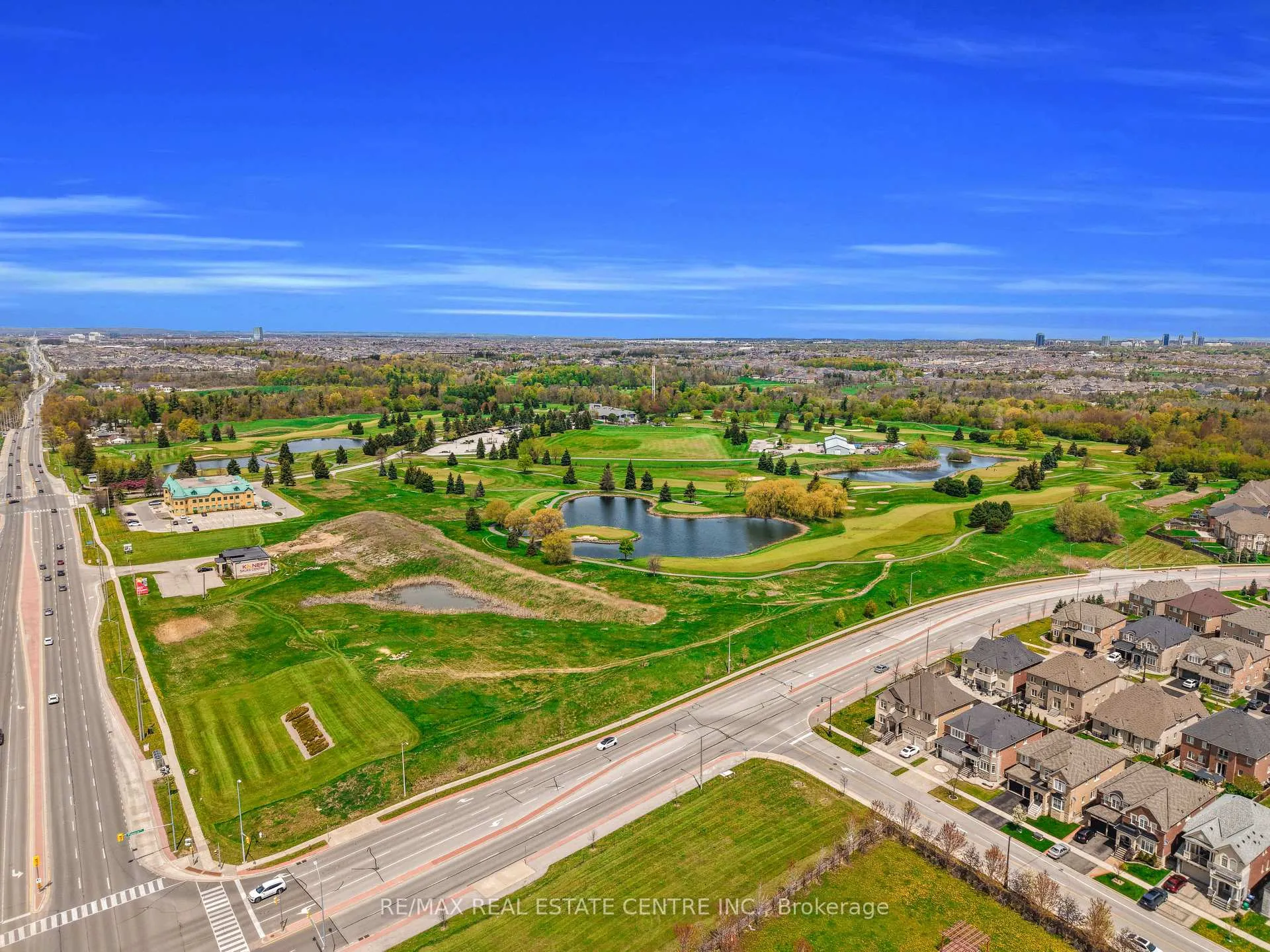 Photo 3 of 24 Rising Hill Ridge, Brampton, Bram West — HOMEH