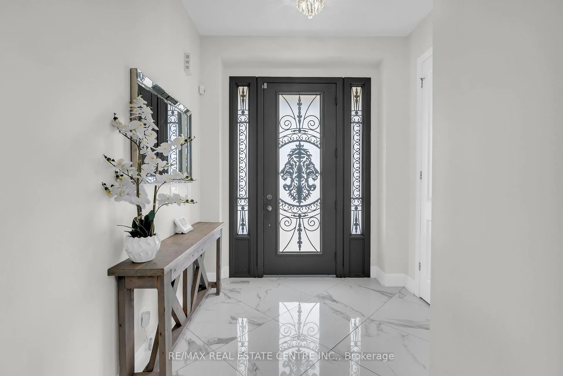 Photo 4 of 24 Rising Hill Ridge, Brampton, Bram West — HOMEH