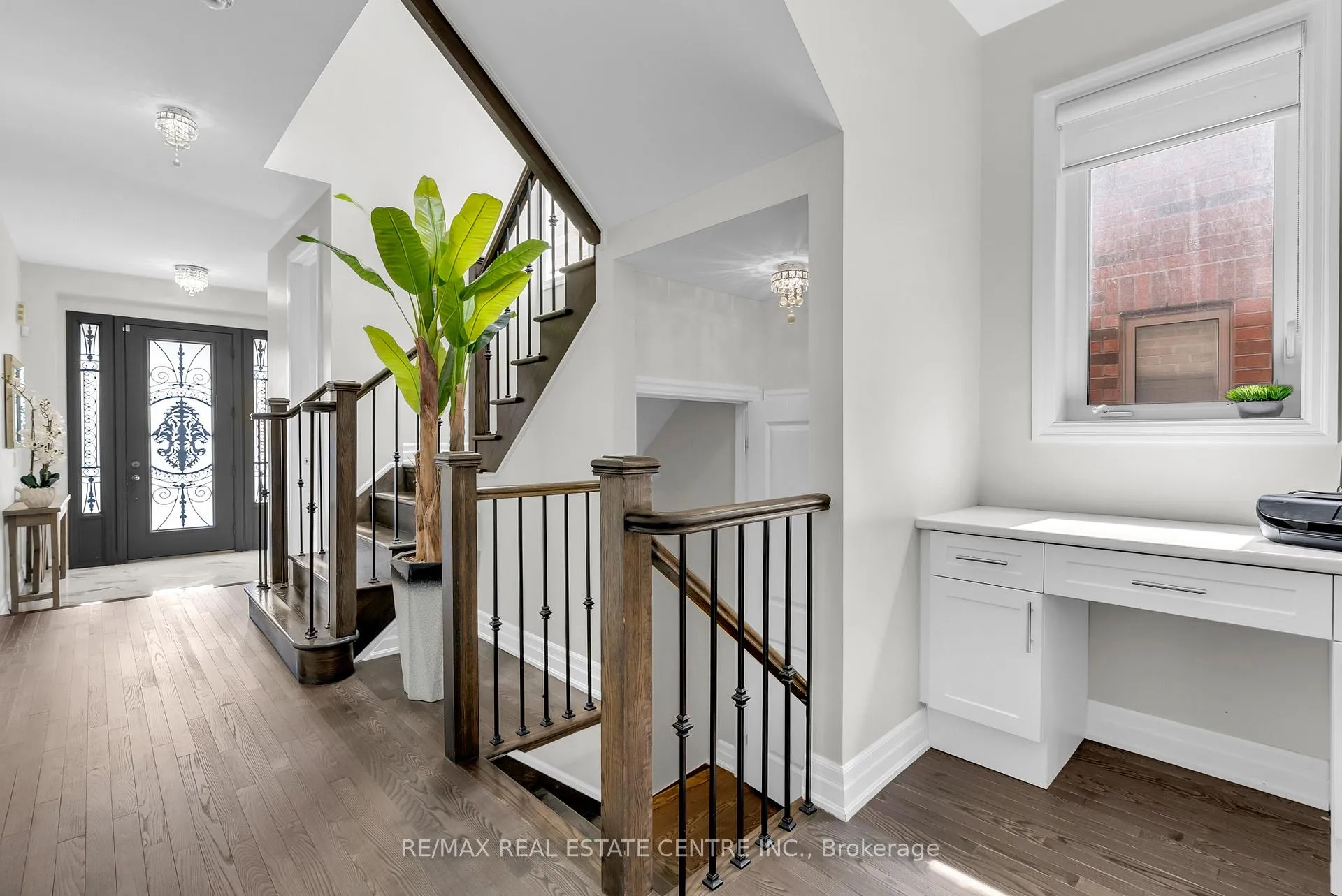 Photo 5 of 24 Rising Hill Ridge, Brampton, Bram West — HOMEH