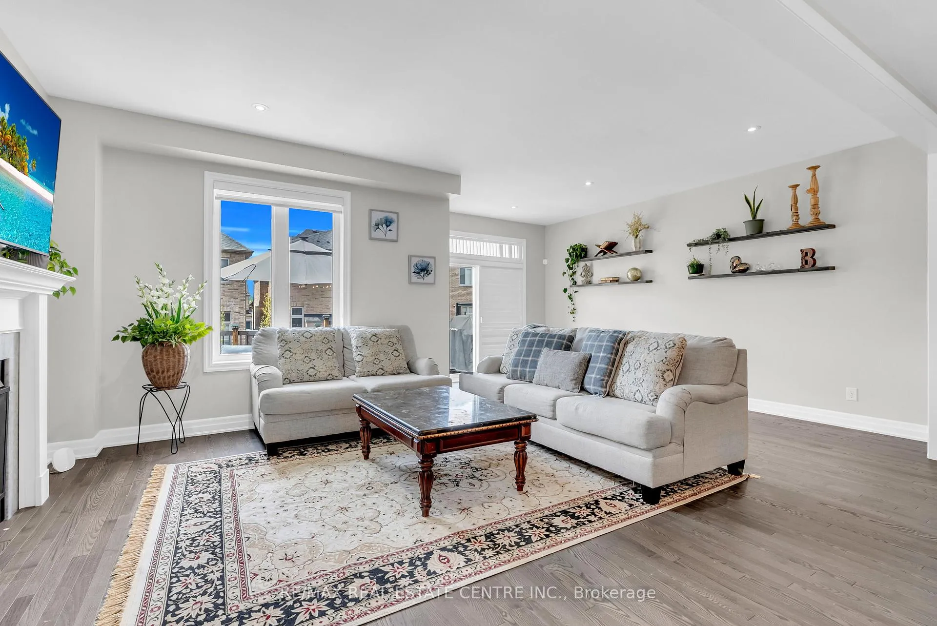 Photo 8 of 24 Rising Hill Ridge, Brampton, Bram West — HOMEH