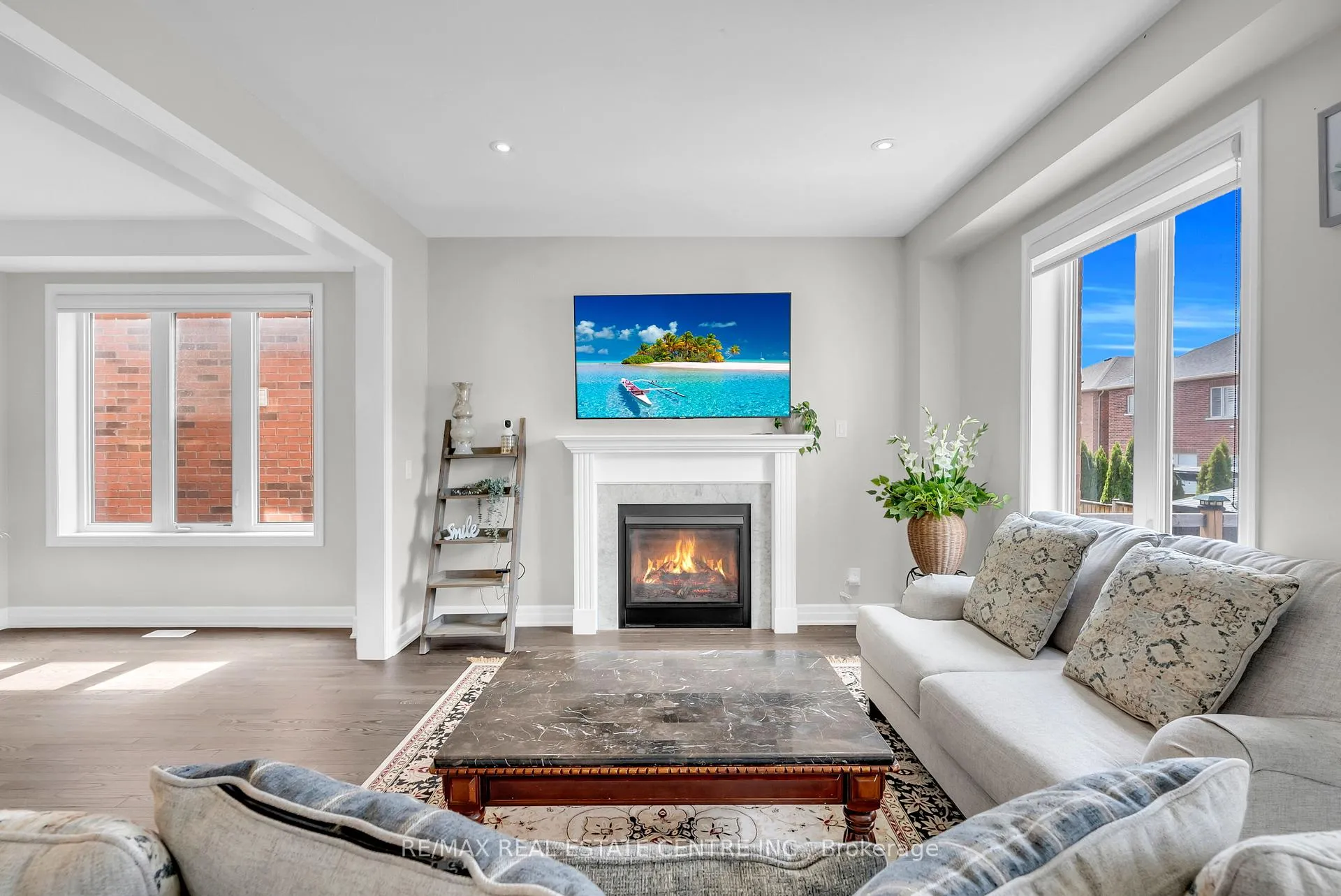 Photo 9 of 24 Rising Hill Ridge, Brampton, Bram West — HOMEH
