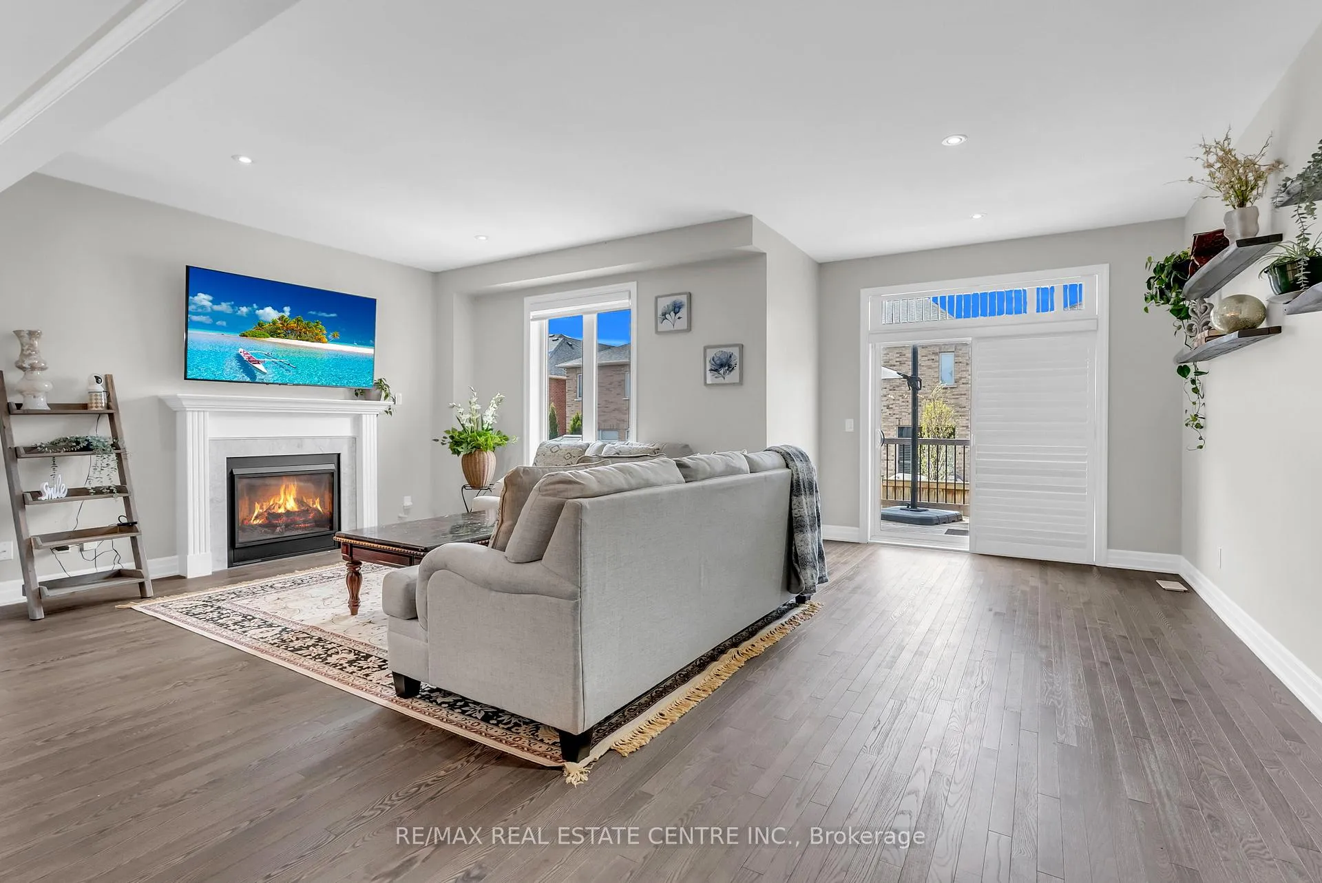 Photo 10 of 24 Rising Hill Ridge, Brampton, Bram West — HOMEH