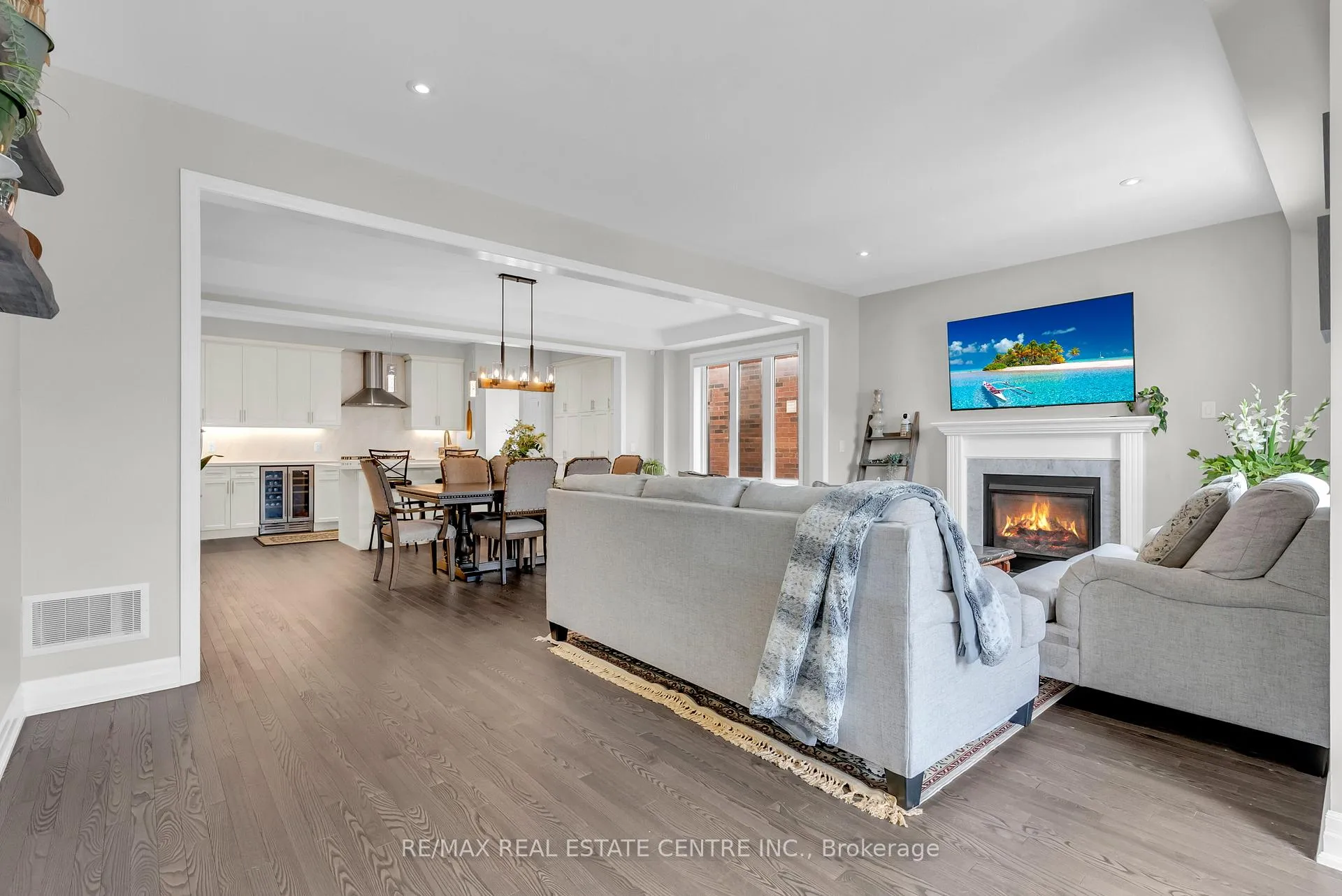 Photo 11 of 24 Rising Hill Ridge, Brampton, Bram West — HOMEH