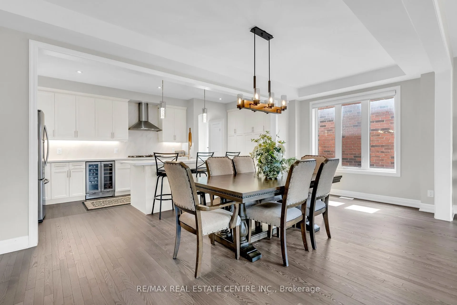Photo 12 of 24 Rising Hill Ridge, Brampton, Bram West — HOMEH
