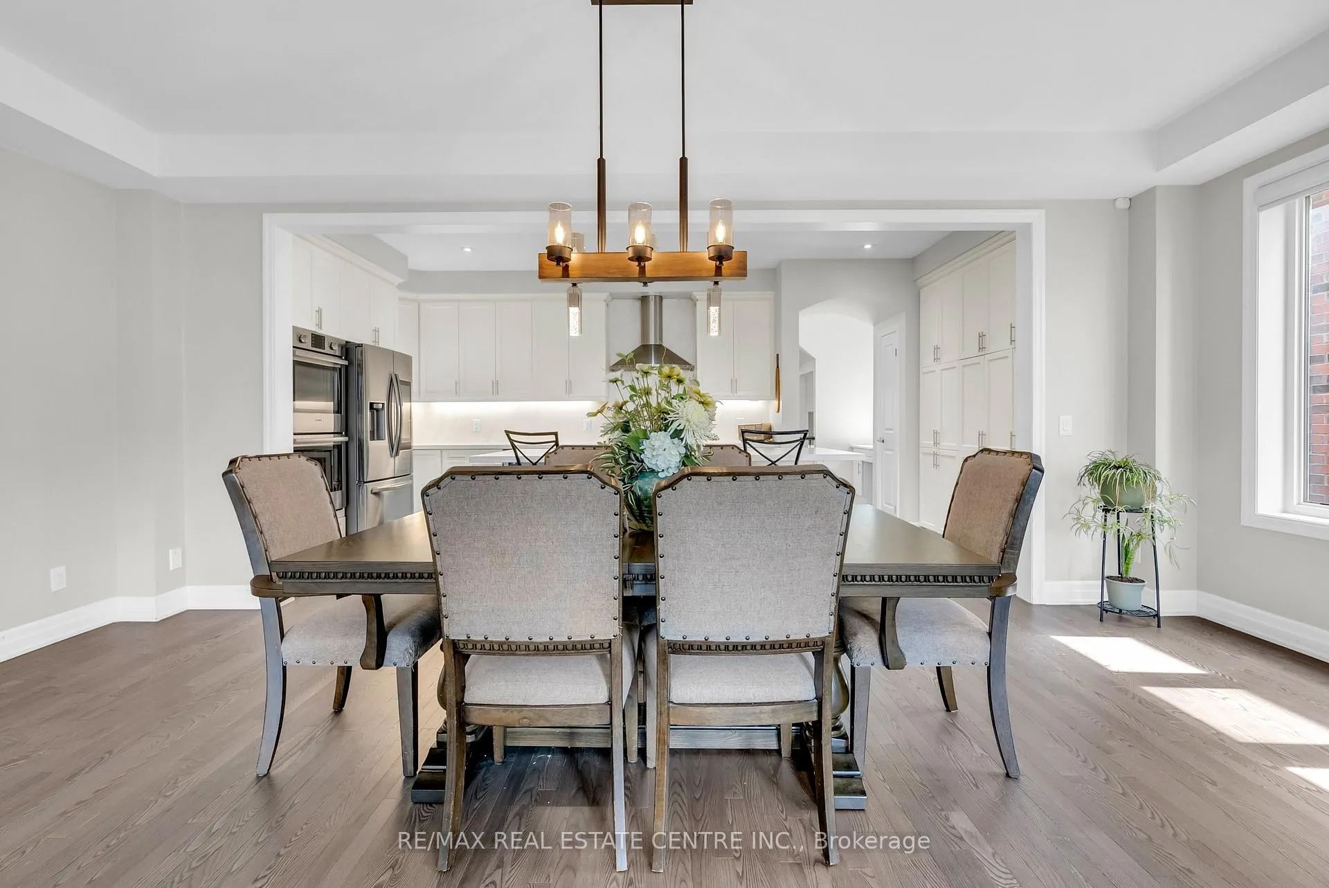 Photo 13 of 24 Rising Hill Ridge, Brampton, Bram West — HOMEH