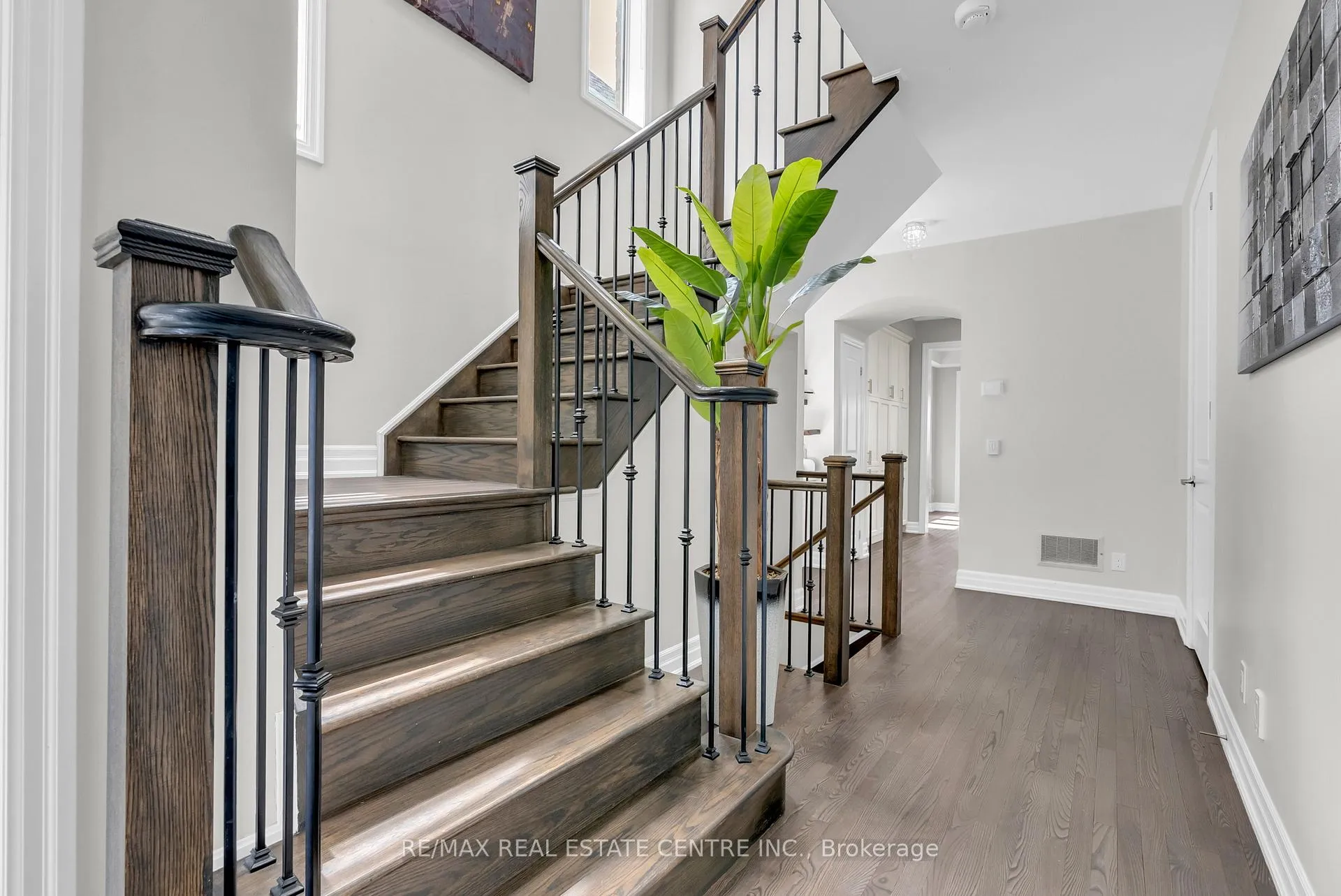 Photo 19 of 24 Rising Hill Ridge, Brampton, Bram West — HOMEH