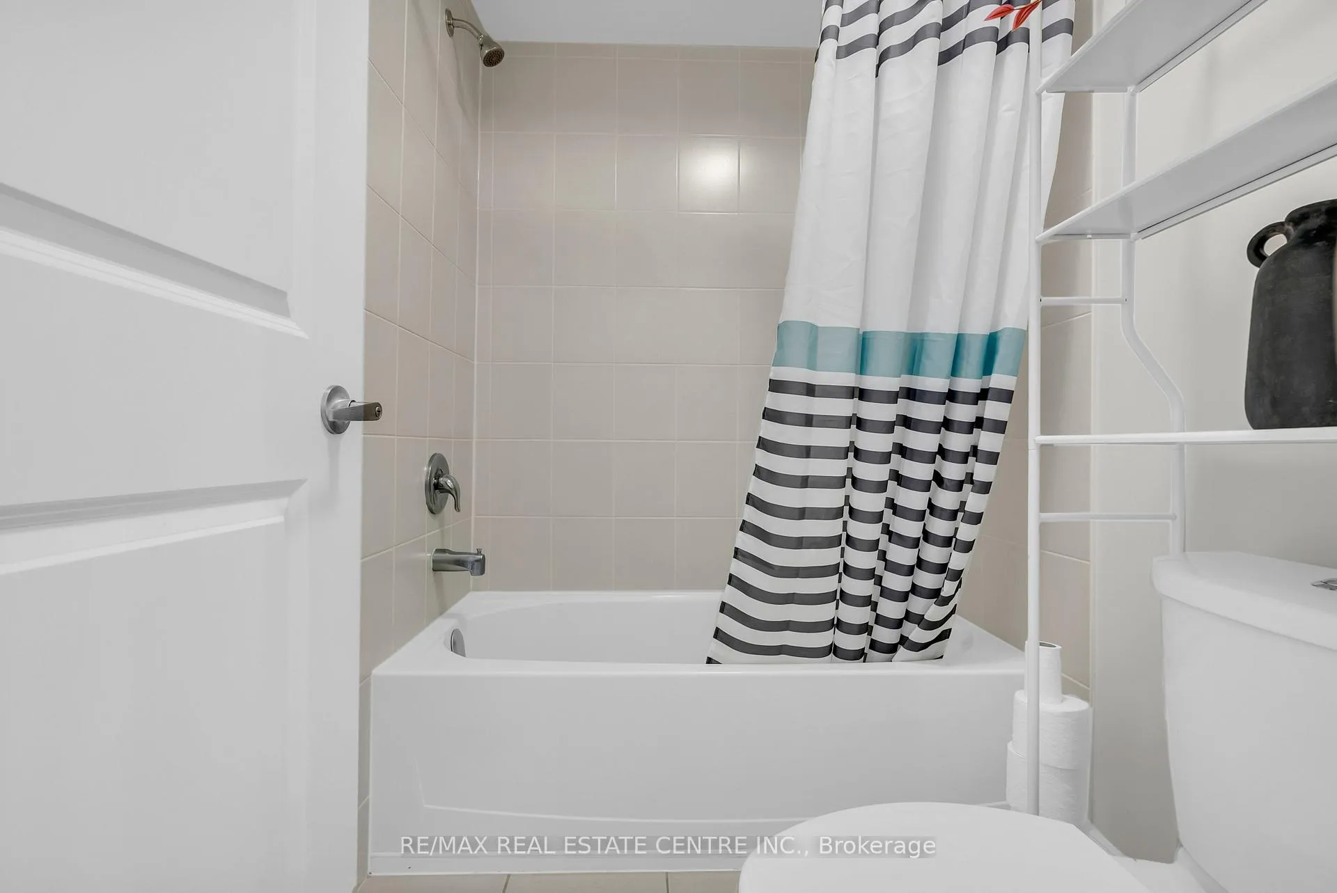 Photo 32 of 24 Rising Hill Ridge, Brampton, Bram West — HOMEH