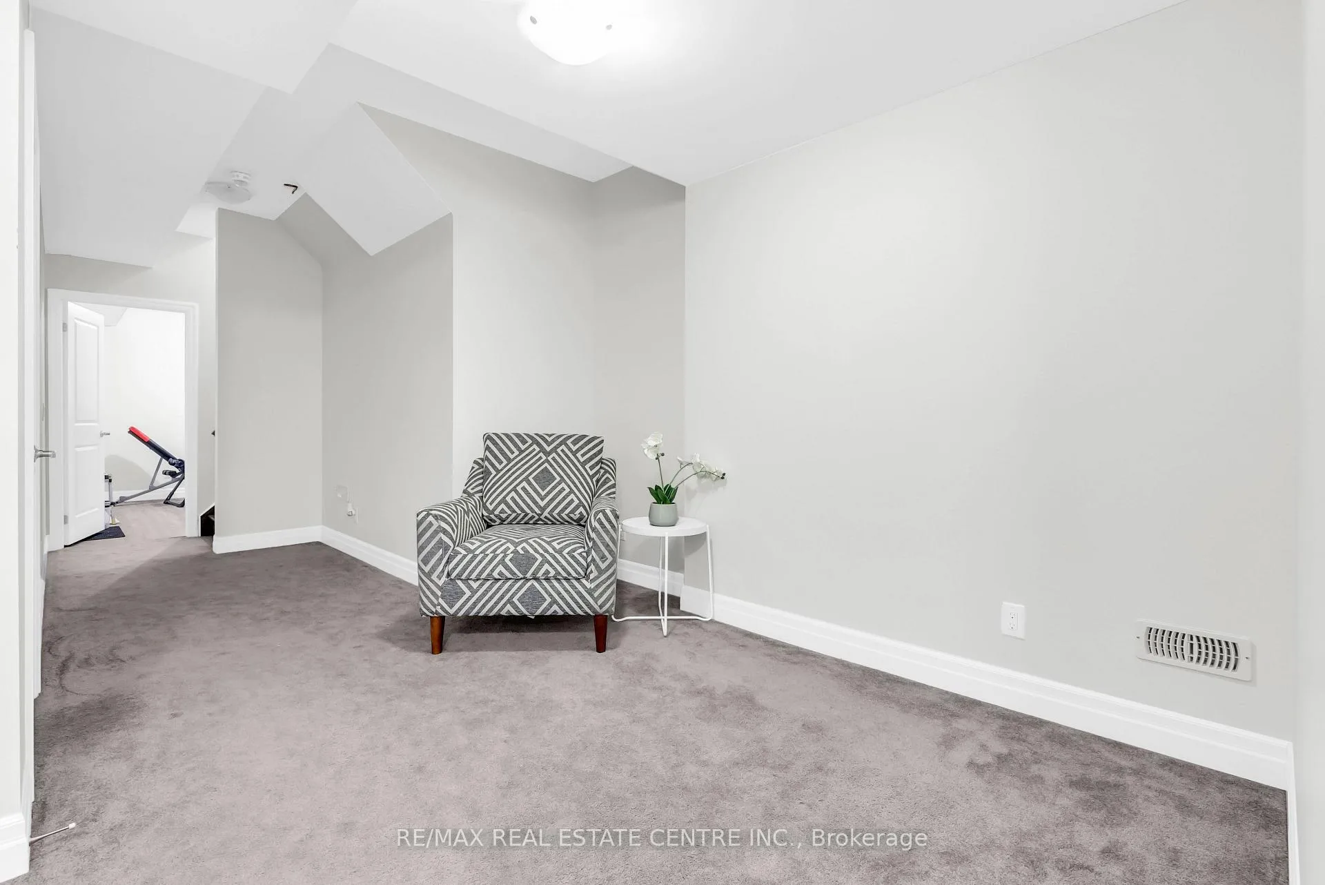 Photo 36 of 24 Rising Hill Ridge, Brampton, Bram West — HOMEH