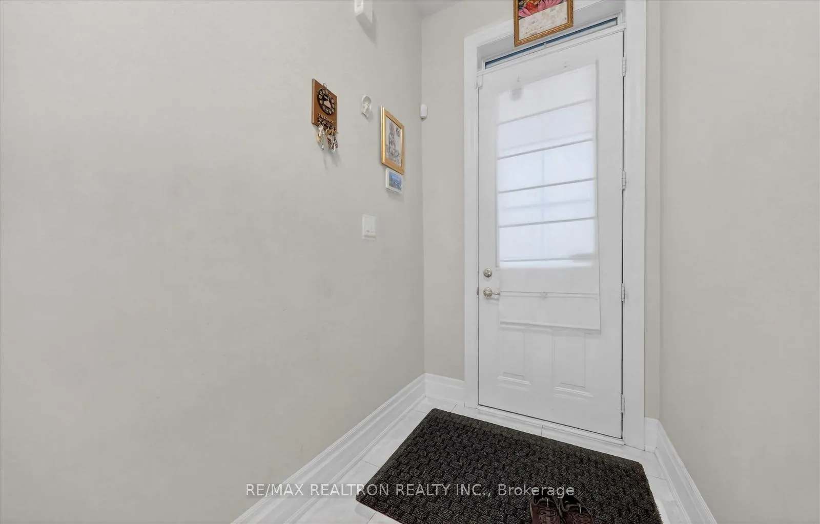 Photo 4 of 113 Jinnah Avenue, Markham, Middlefield — HOMEH