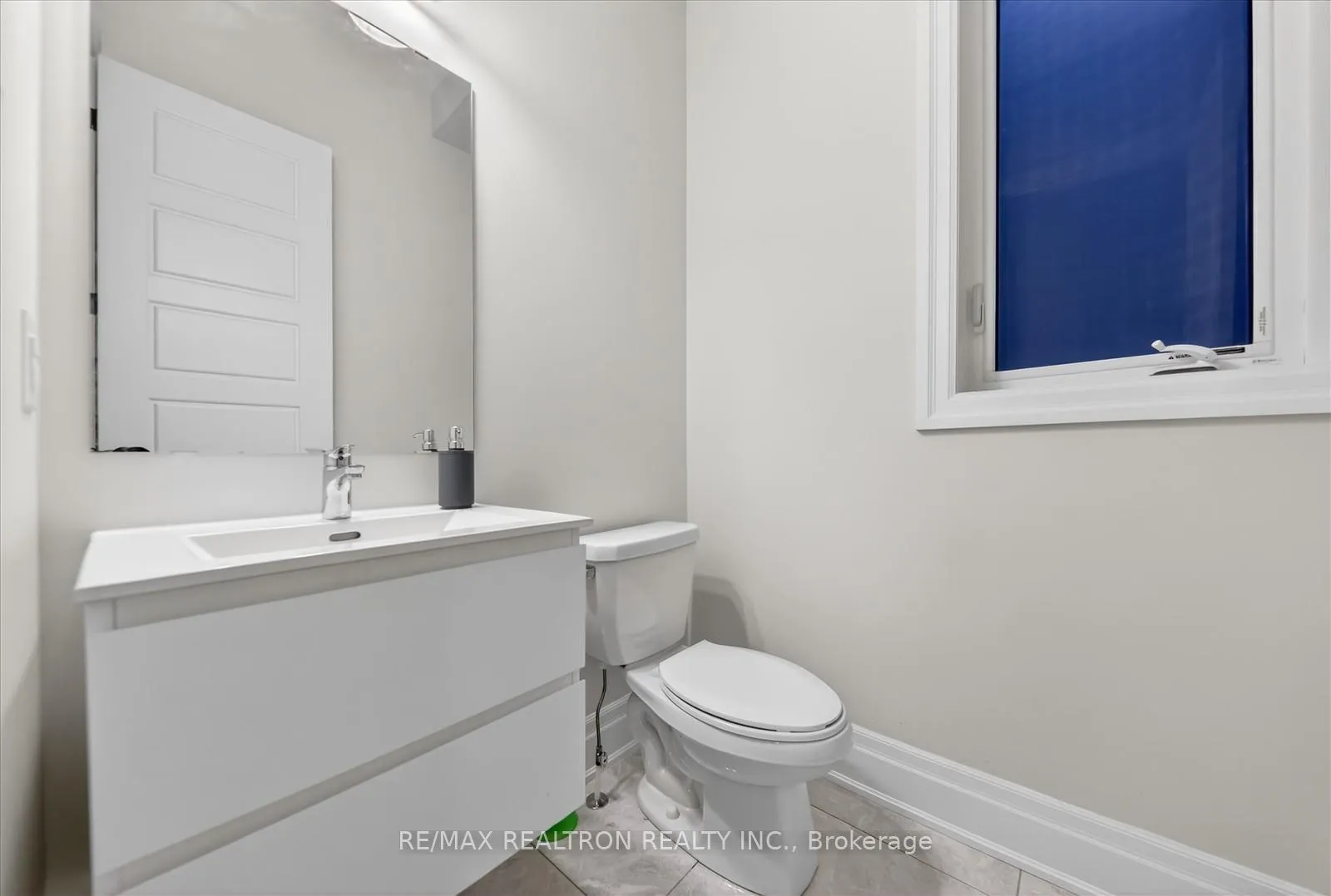 Photo 6 of 113 Jinnah Avenue, Markham, Middlefield — HOMEH