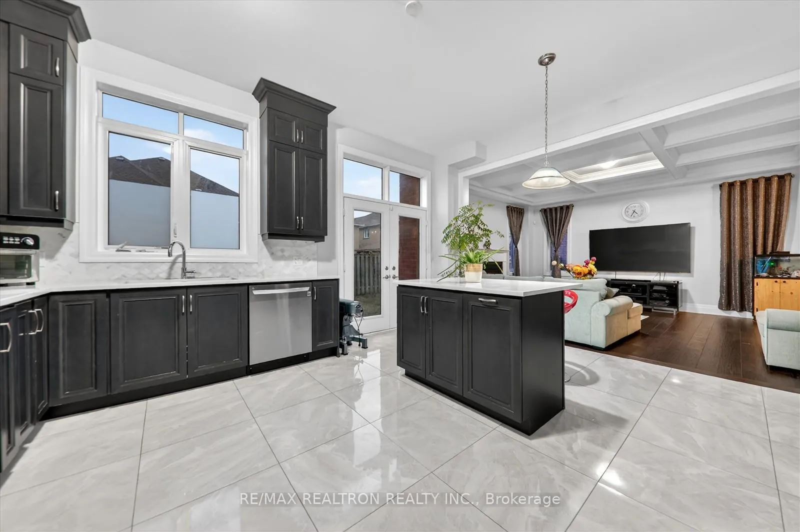 Photo 12 of 113 Jinnah Avenue, Markham, Middlefield — HOMEH