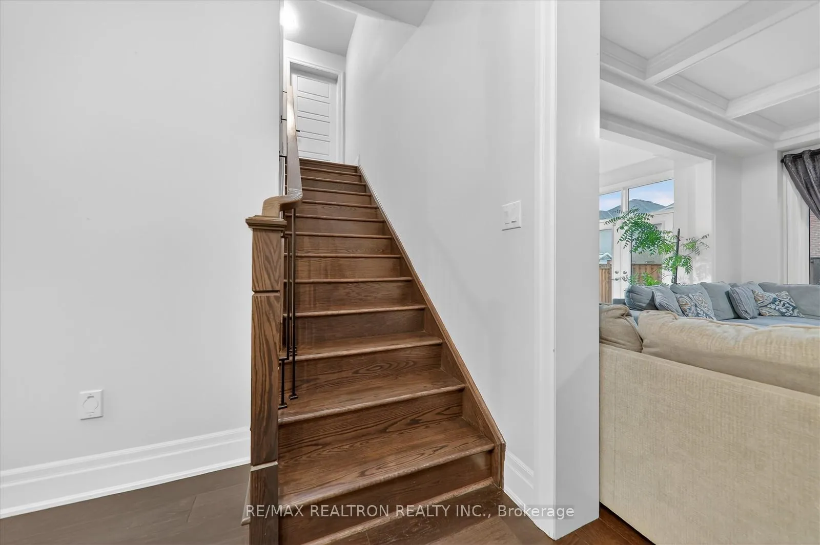 Photo 13 of 113 Jinnah Avenue, Markham, Middlefield — HOMEH