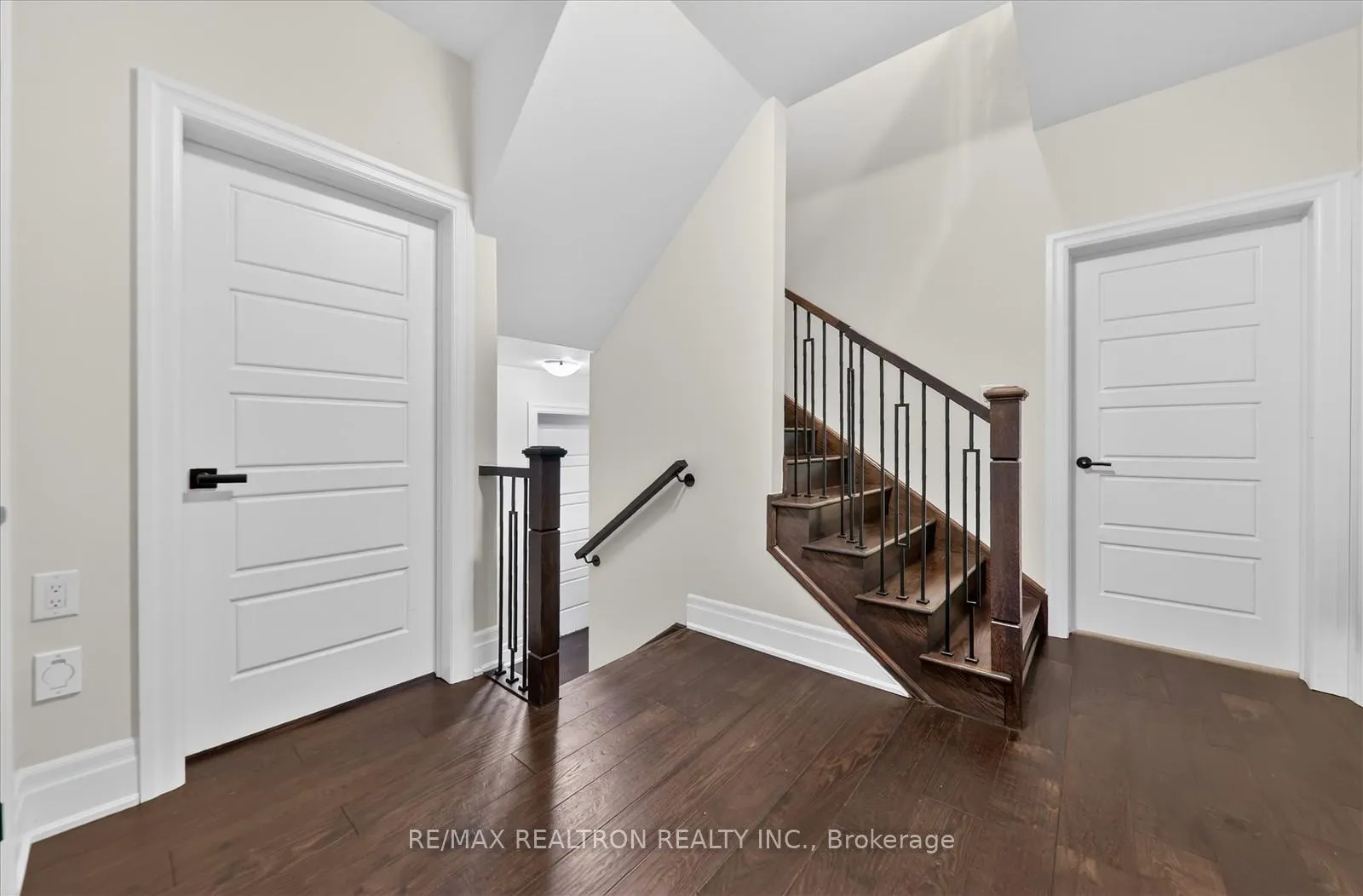 Photo 14 of 113 Jinnah Avenue, Markham, Middlefield — HOMEH