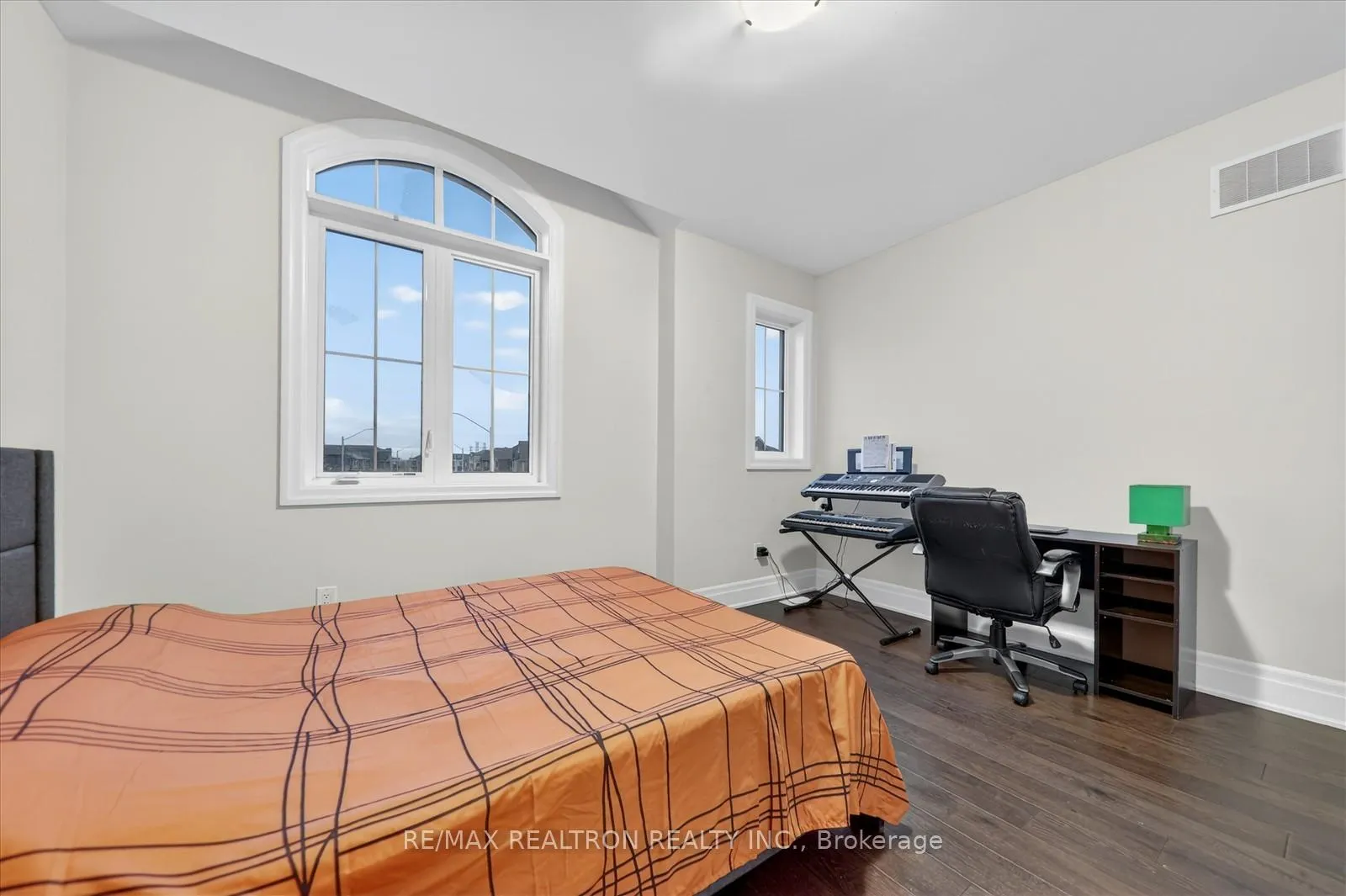 Photo 21 of 113 Jinnah Avenue, Markham, Middlefield — HOMEH