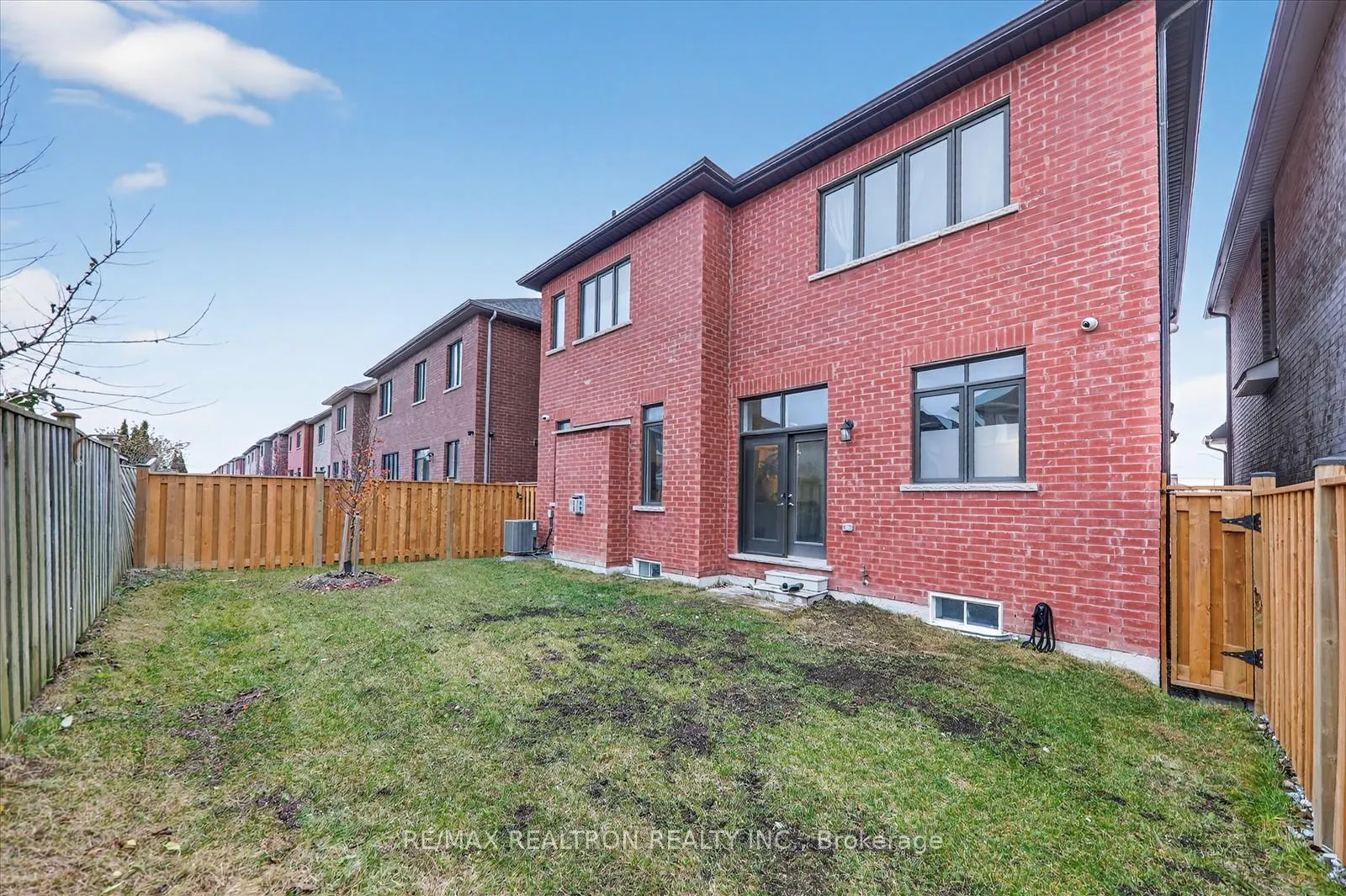 Photo 35 of 113 Jinnah Avenue, Markham, Middlefield — HOMEH