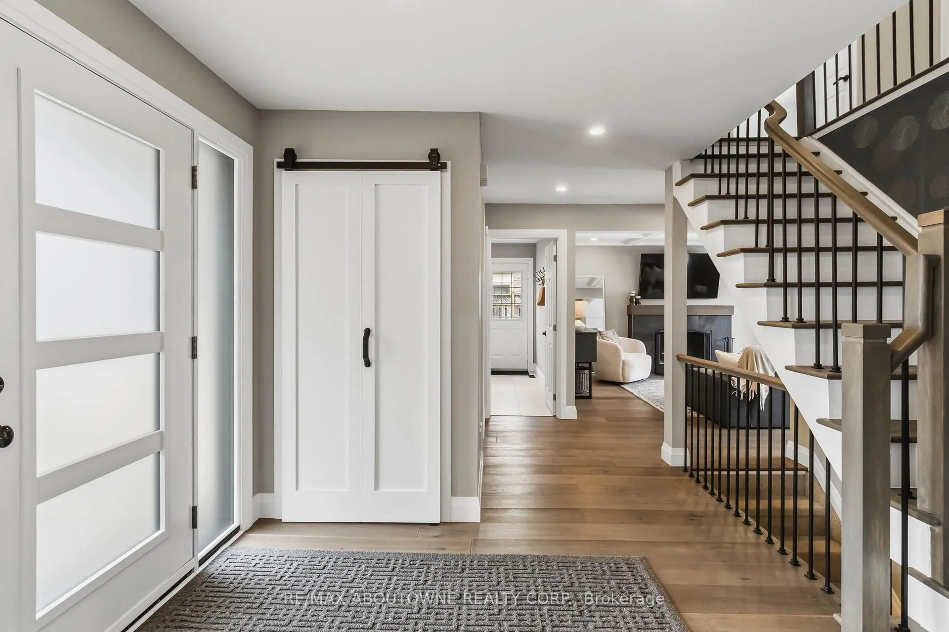 Photo 3 of 2485 Woburn Crescent, Oakville, Bronte — HOMEH