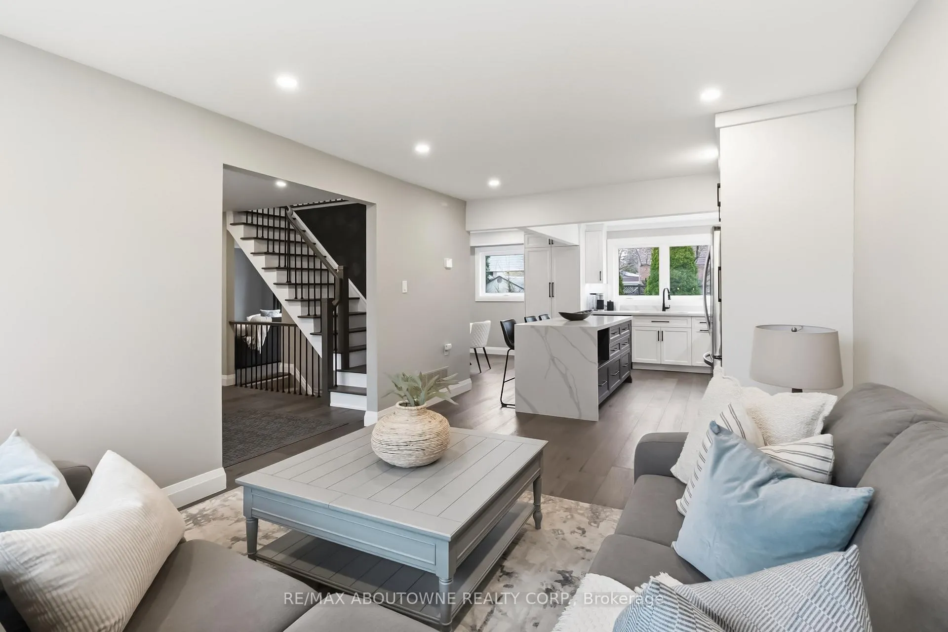 Photo 6 of 2485 Woburn Crescent, Oakville, Bronte — HOMEH