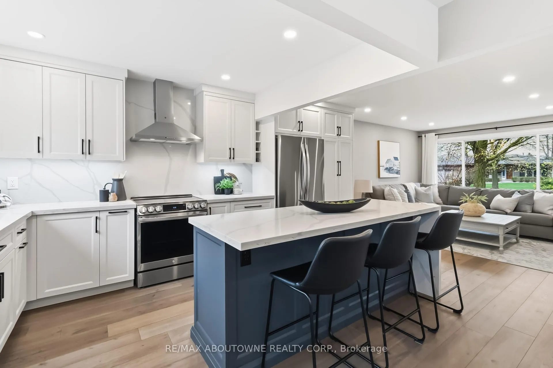 Photo 7 of 2485 Woburn Crescent, Oakville, Bronte — HOMEH