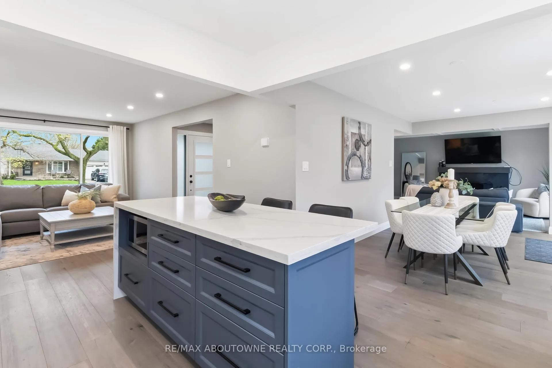 Photo 8 of 2485 Woburn Crescent, Oakville, Bronte — HOMEH