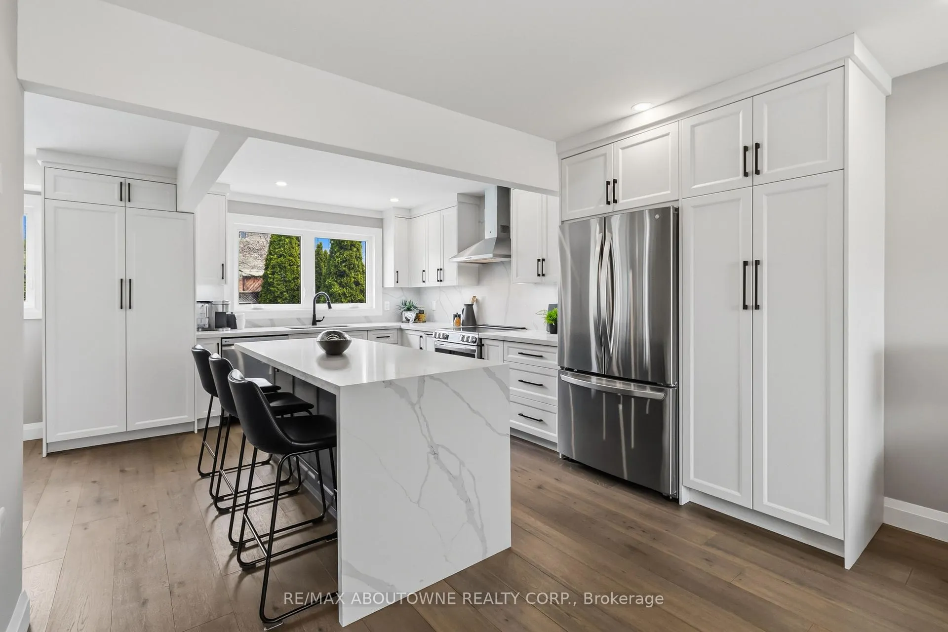 Photo 9 of 2485 Woburn Crescent, Oakville, Bronte — HOMEH