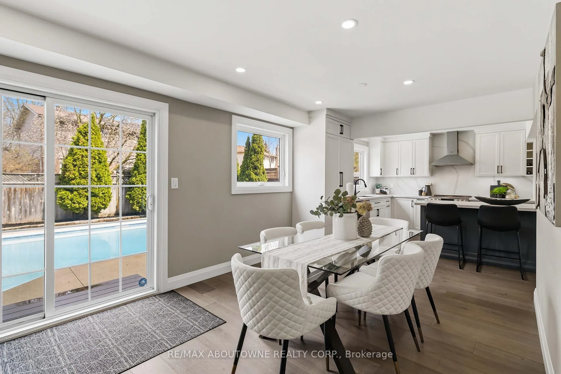 Photo 12 of 2485 Woburn Crescent, Oakville, Bronte — HOMEH