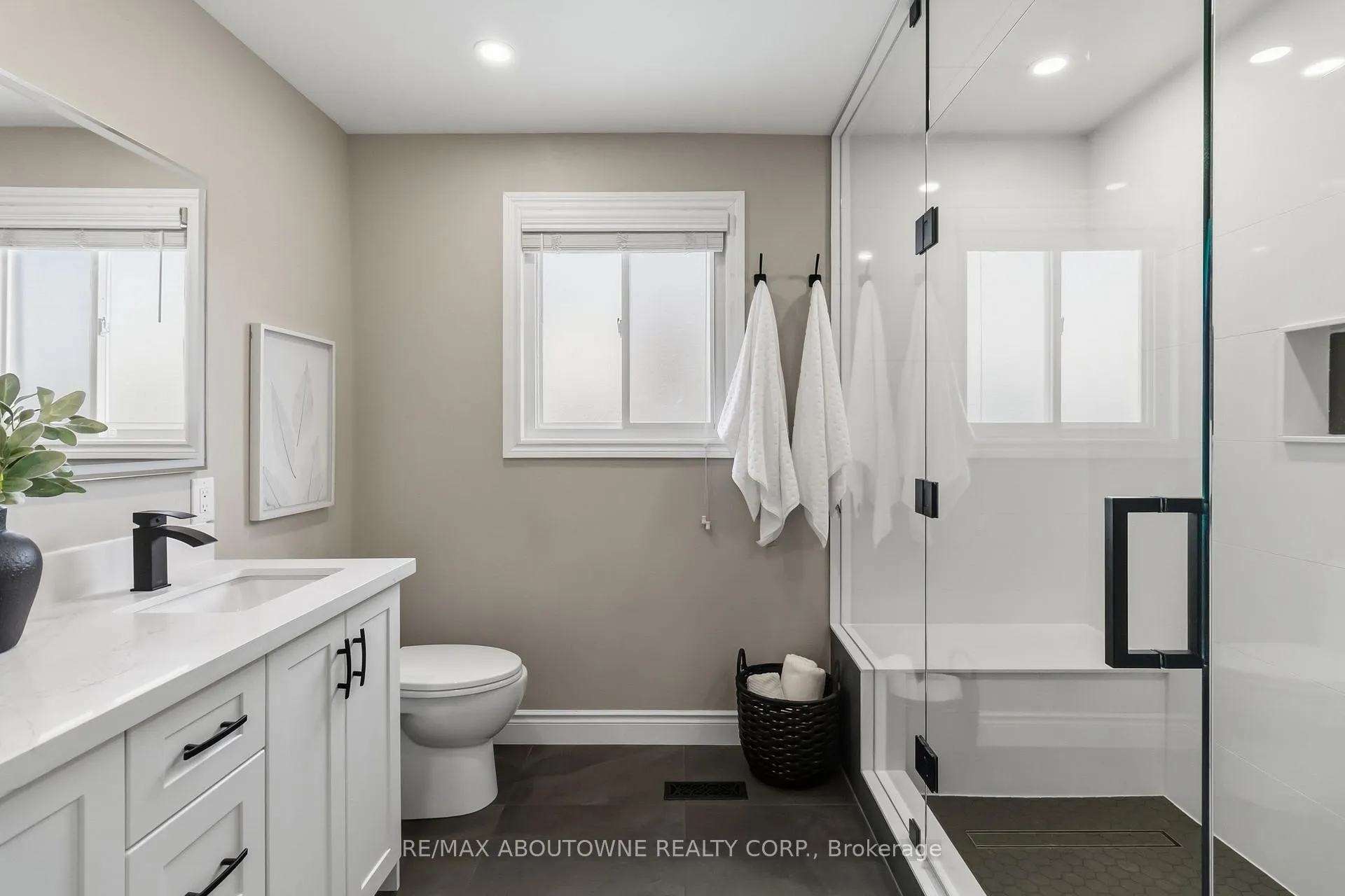 Photo 20 of 2485 Woburn Crescent, Oakville, Bronte — HOMEH